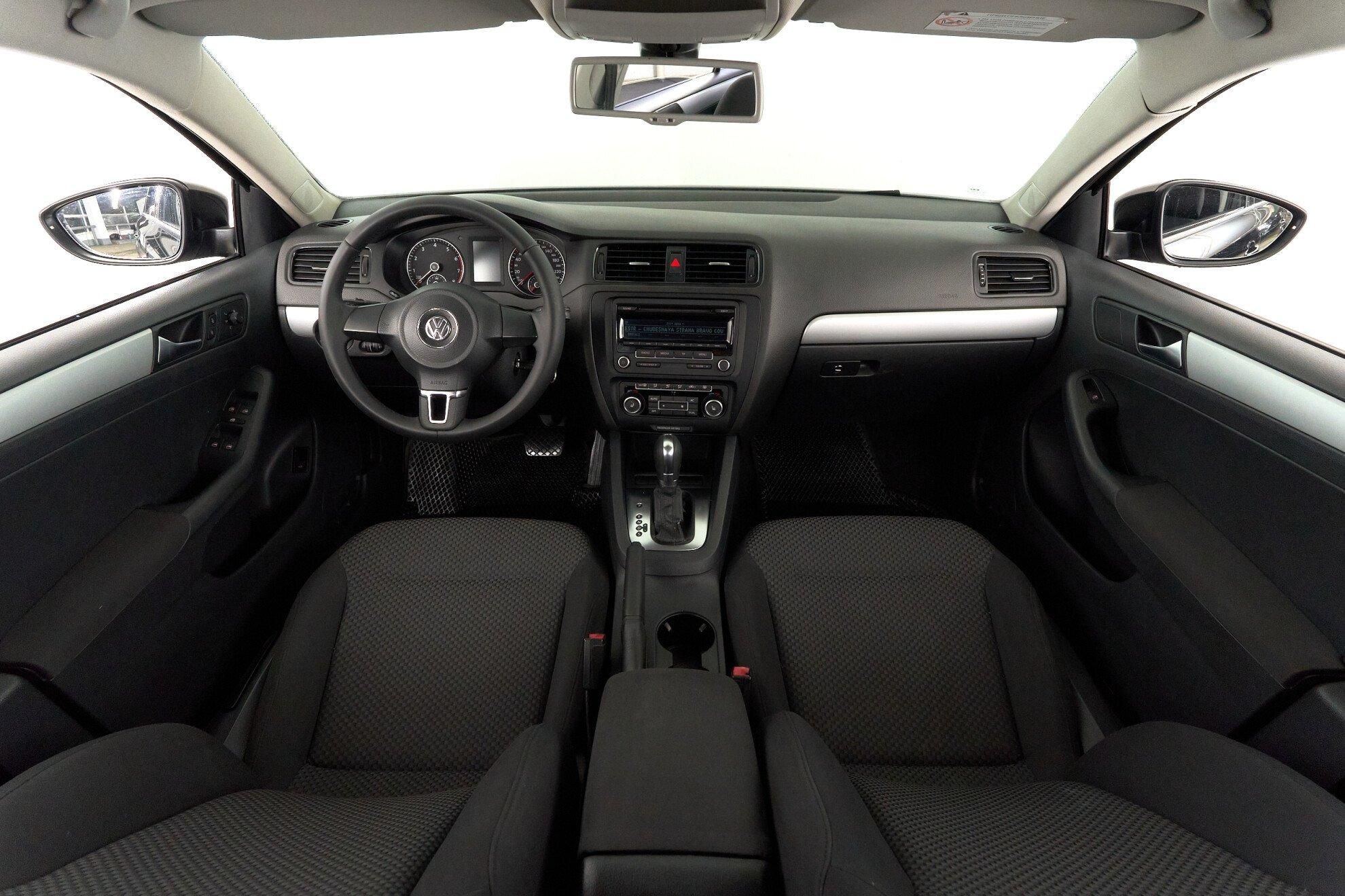 Volkswagen Jetta 2012, черный