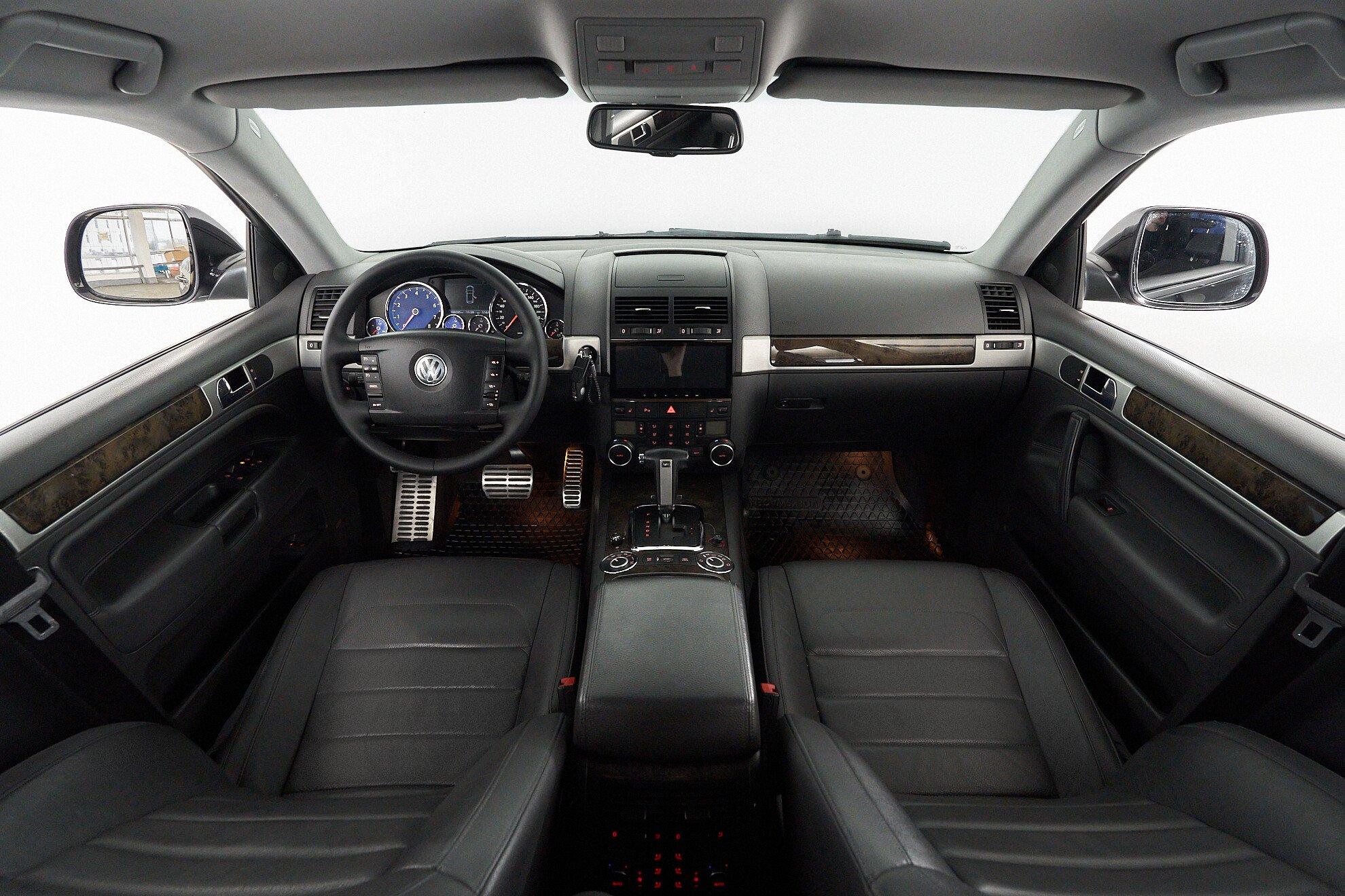 Volkswagen Touareg 2007, черный