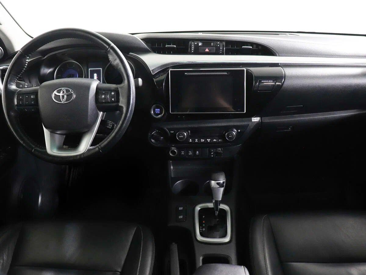 Toyota Hilux 2017, черный