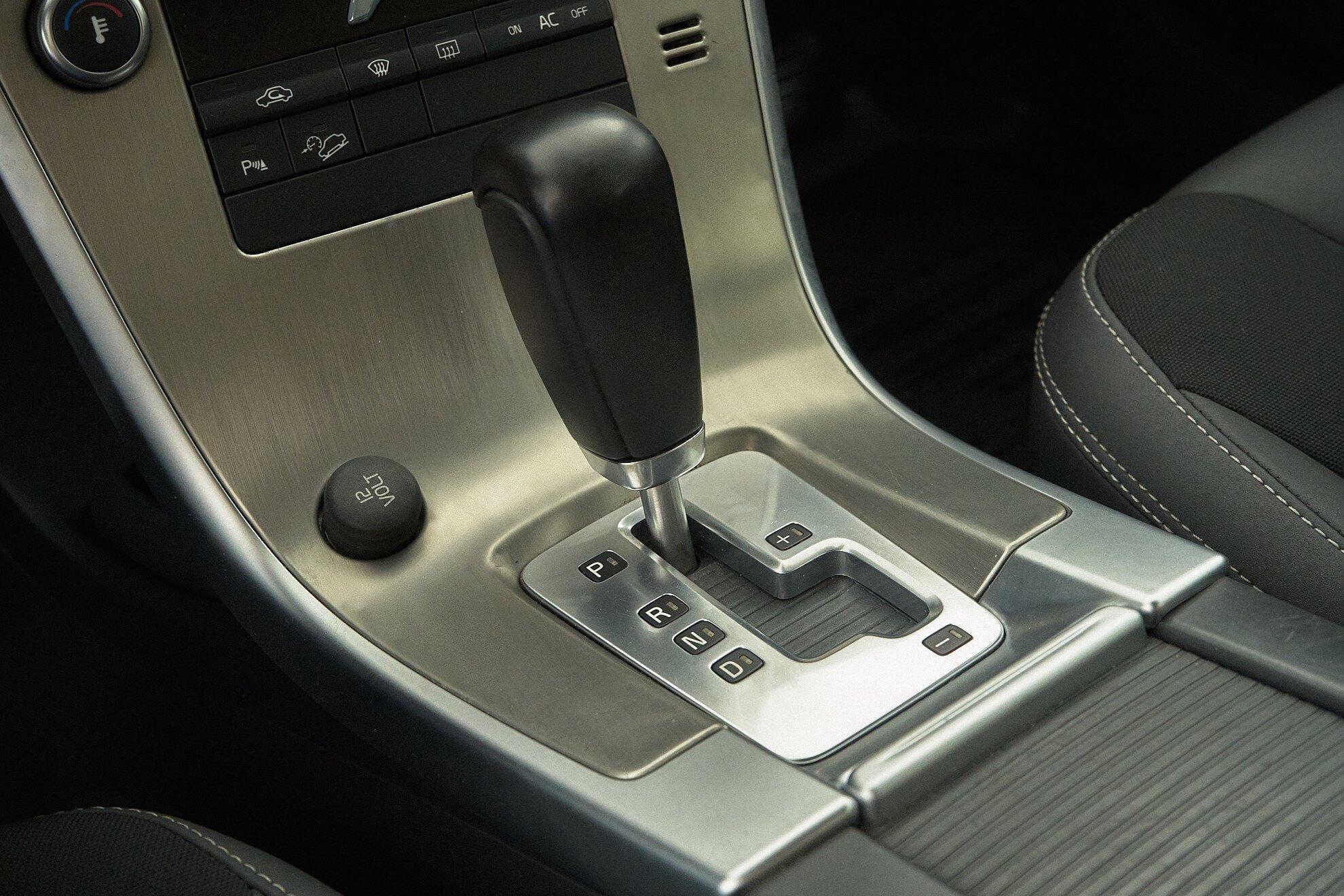 Volvo XC60 2013, серый