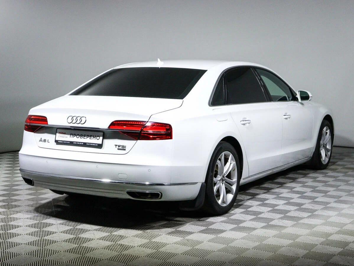 Audi A8 2017, белый