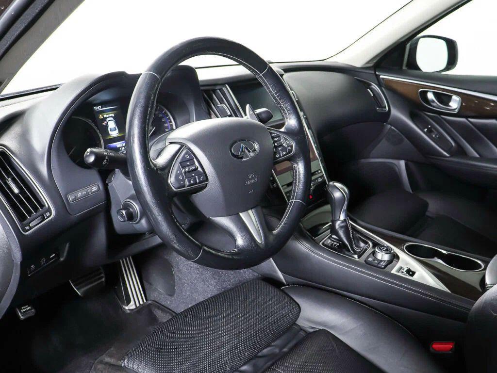 Infiniti Q50 2017, коричневый