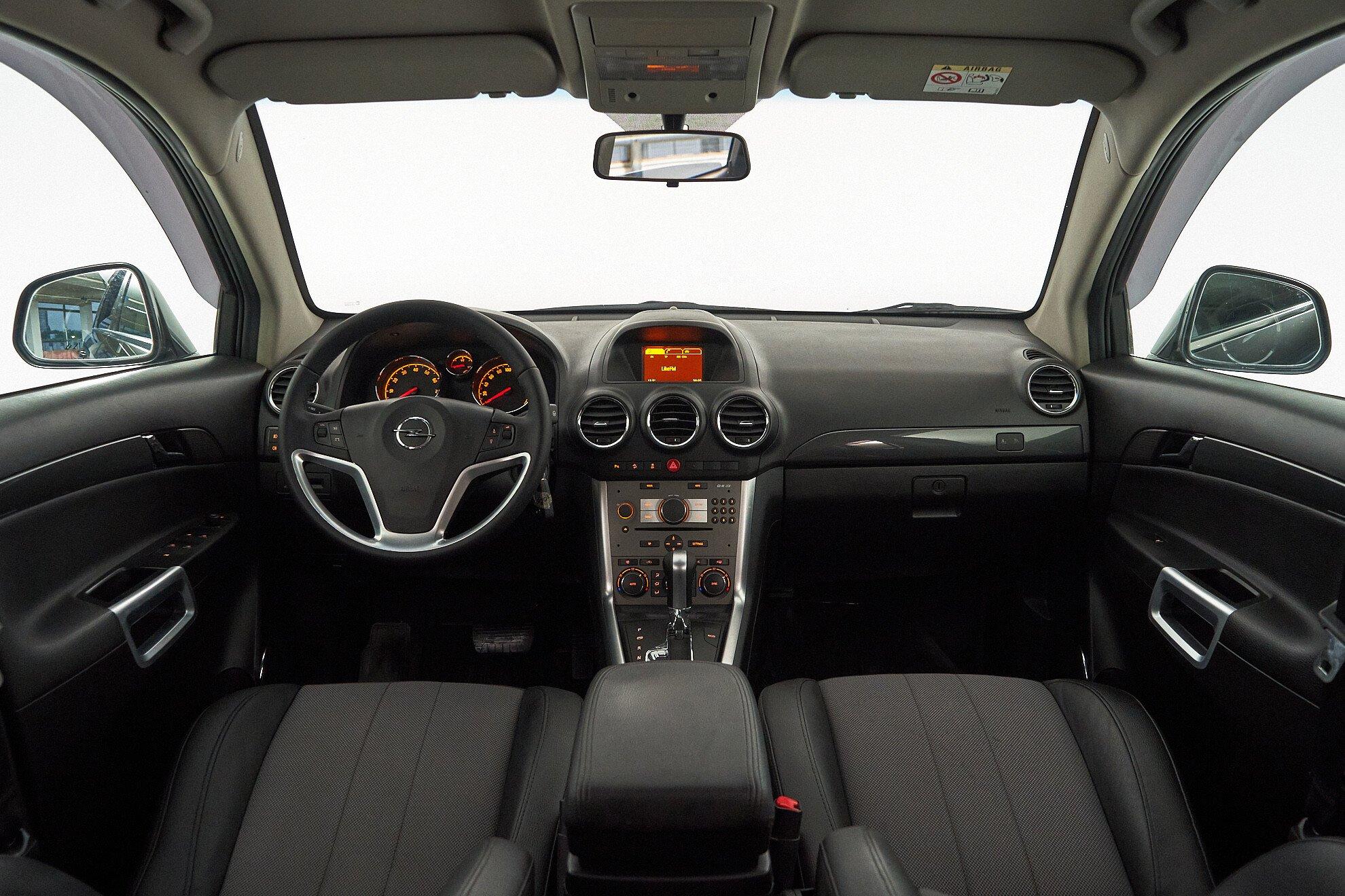 Opel Antara 2014, черный