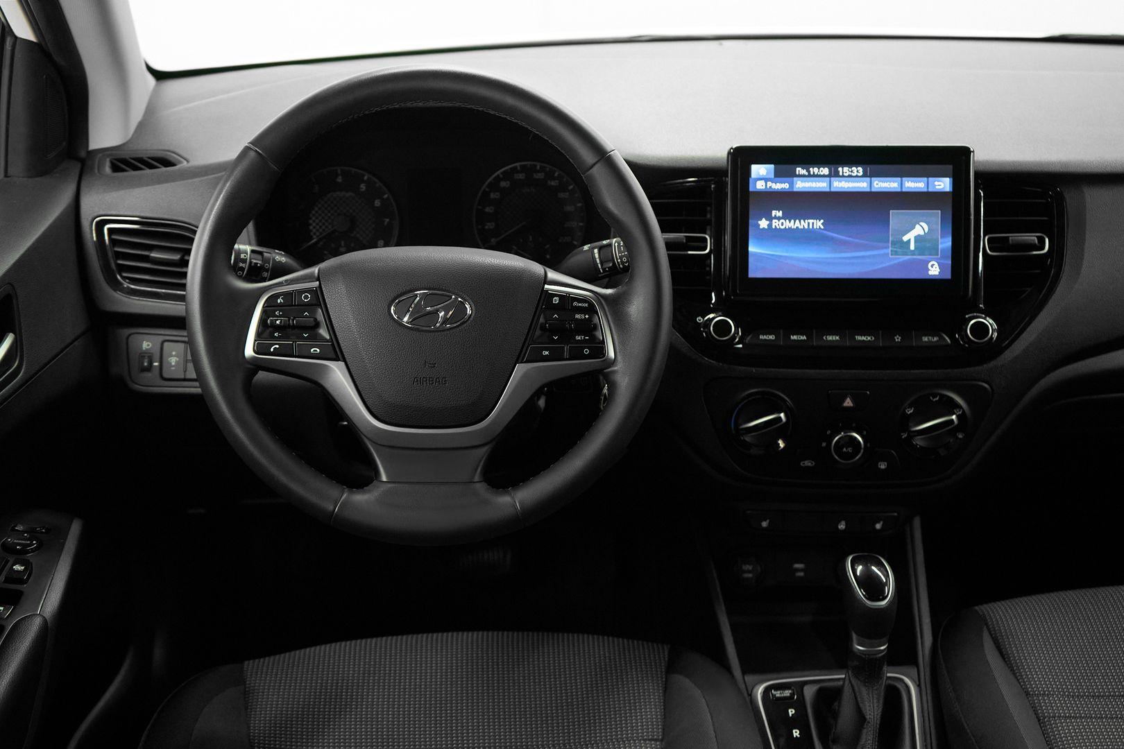 Hyundai Solaris 2021, белый