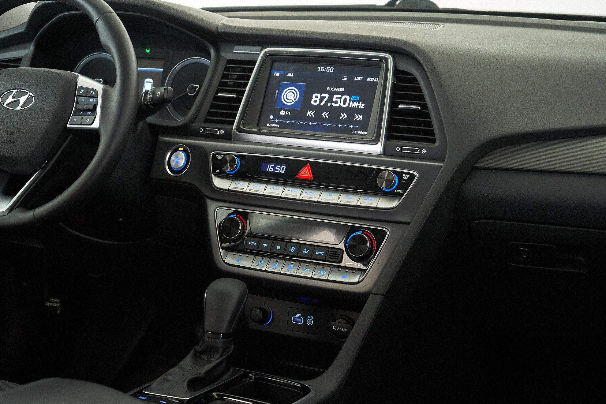 Hyundai Sonata 2018, белый