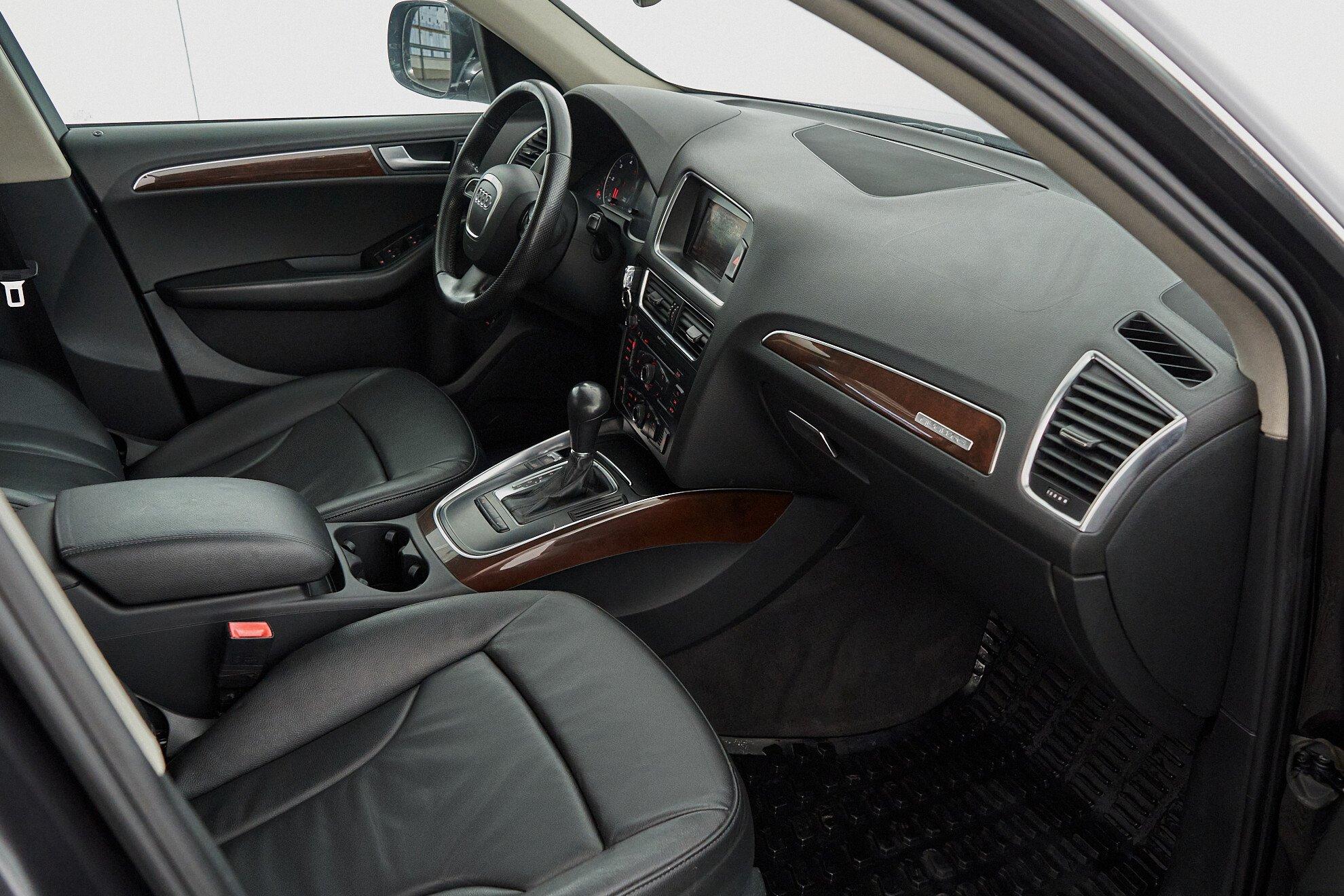 Audi Q5 2009, черный