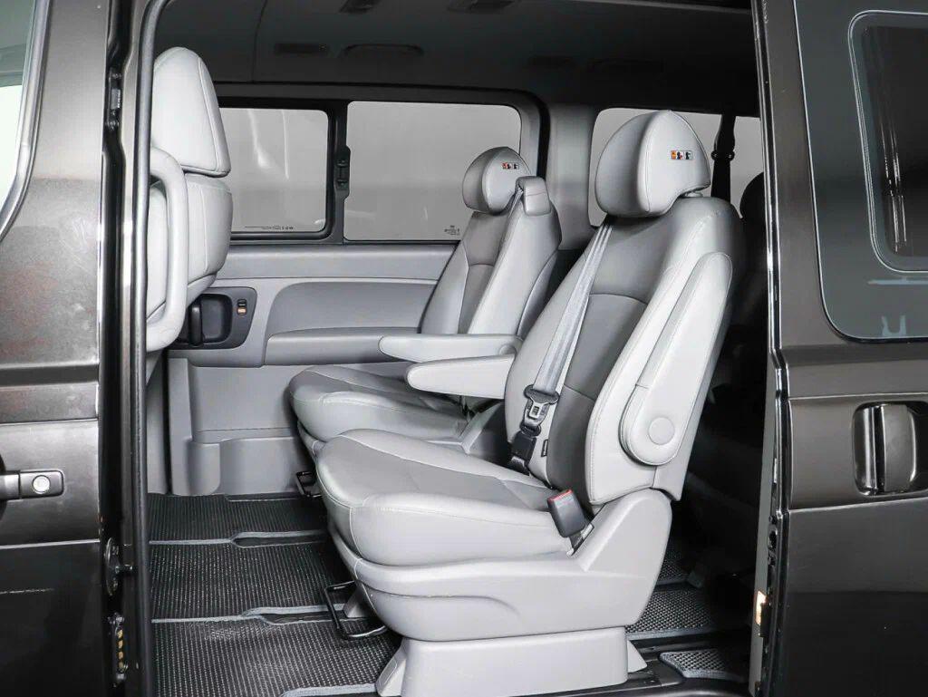 Hyundai Grand Starex 2019, коричневый