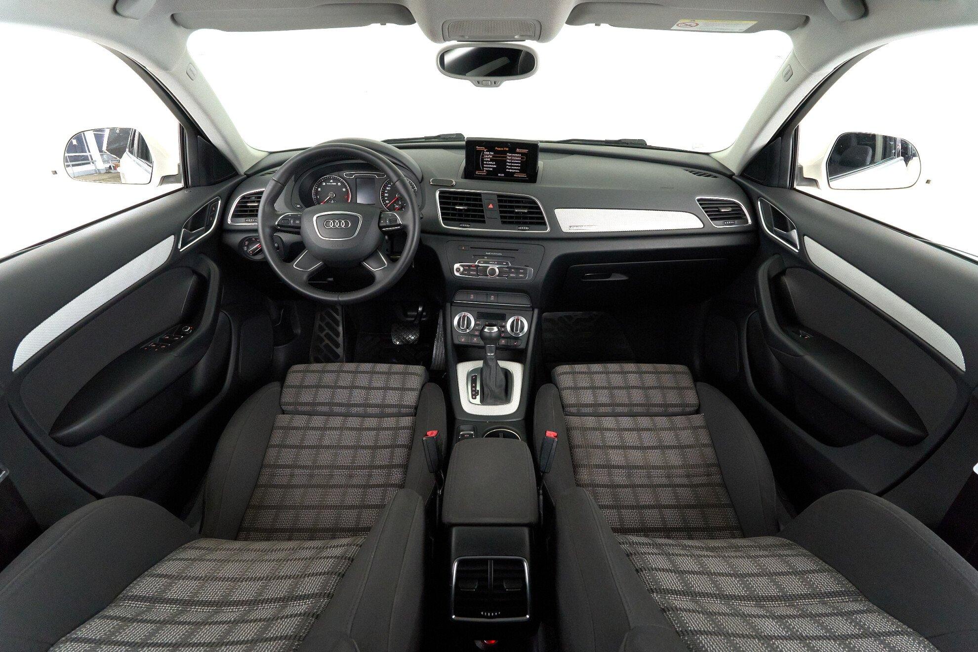 Audi Q3 2012, белый