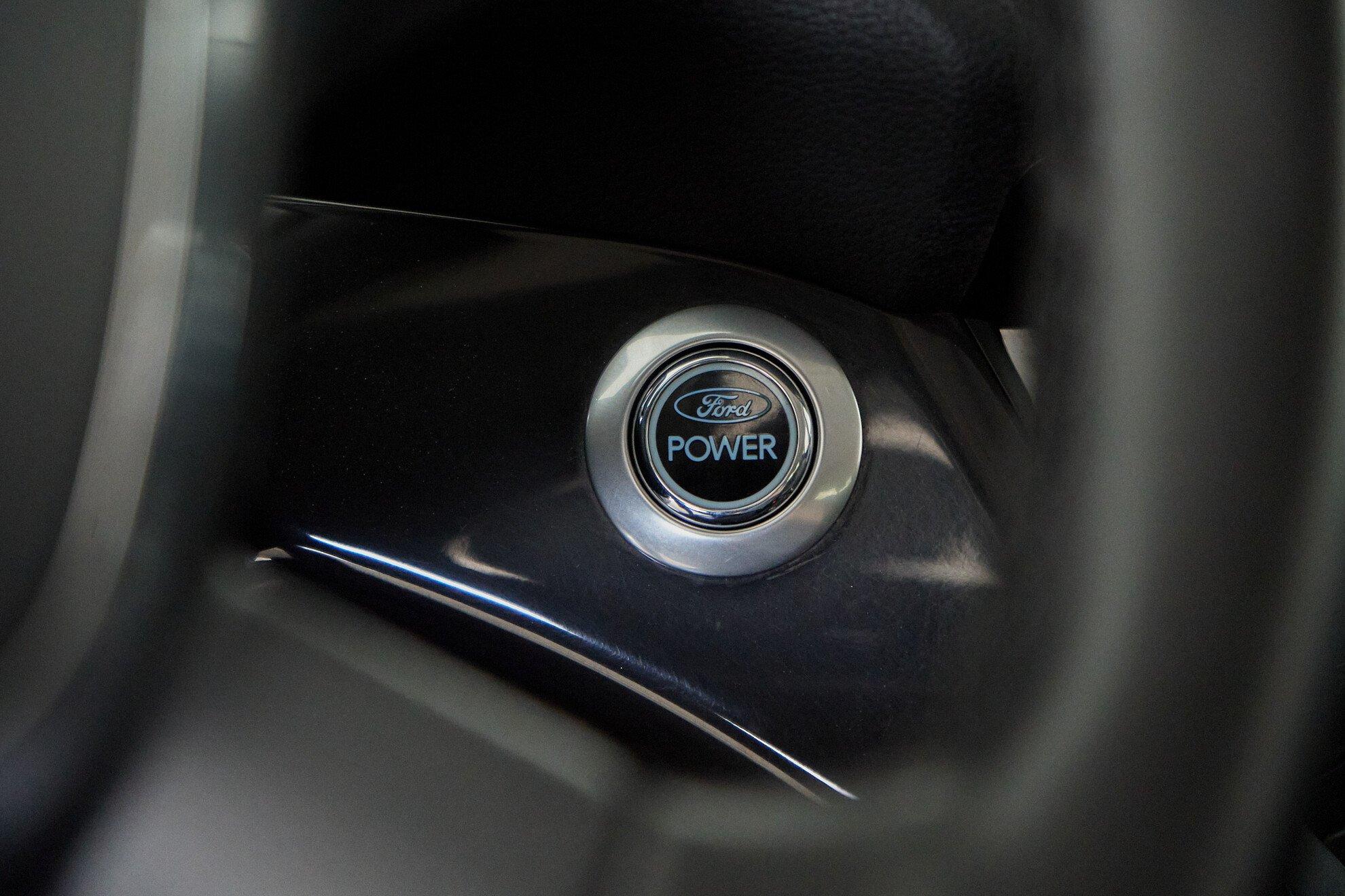 Ford Kuga 2013, черный