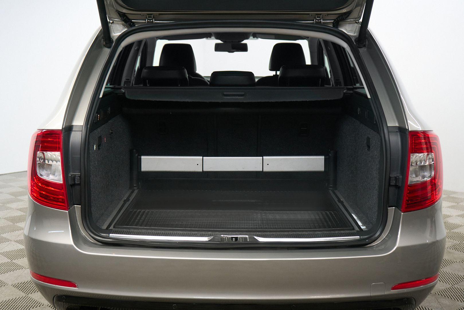 Skoda Superb 2014, бежевый