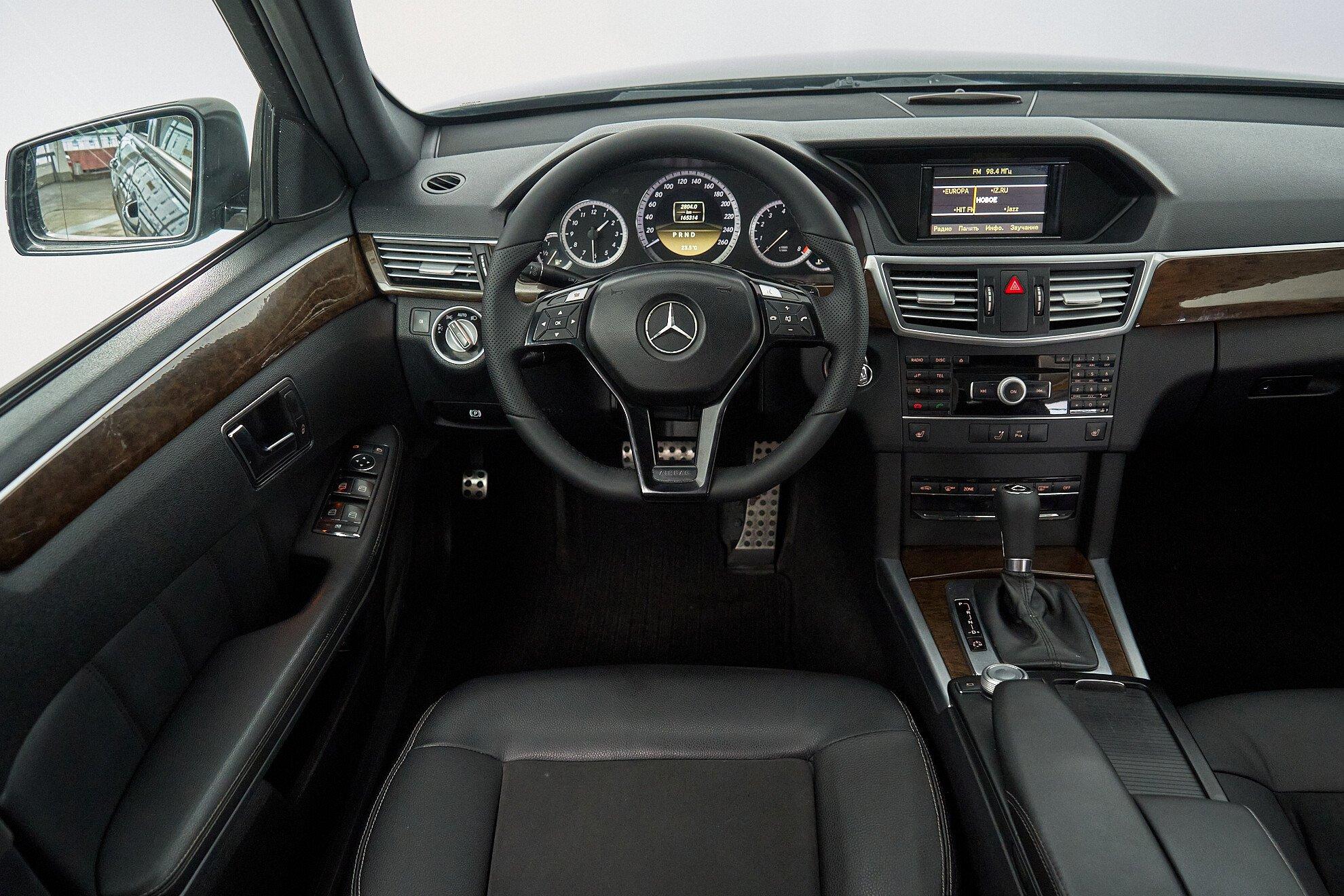 Mercedes-Benz E-Класс 2011, черный