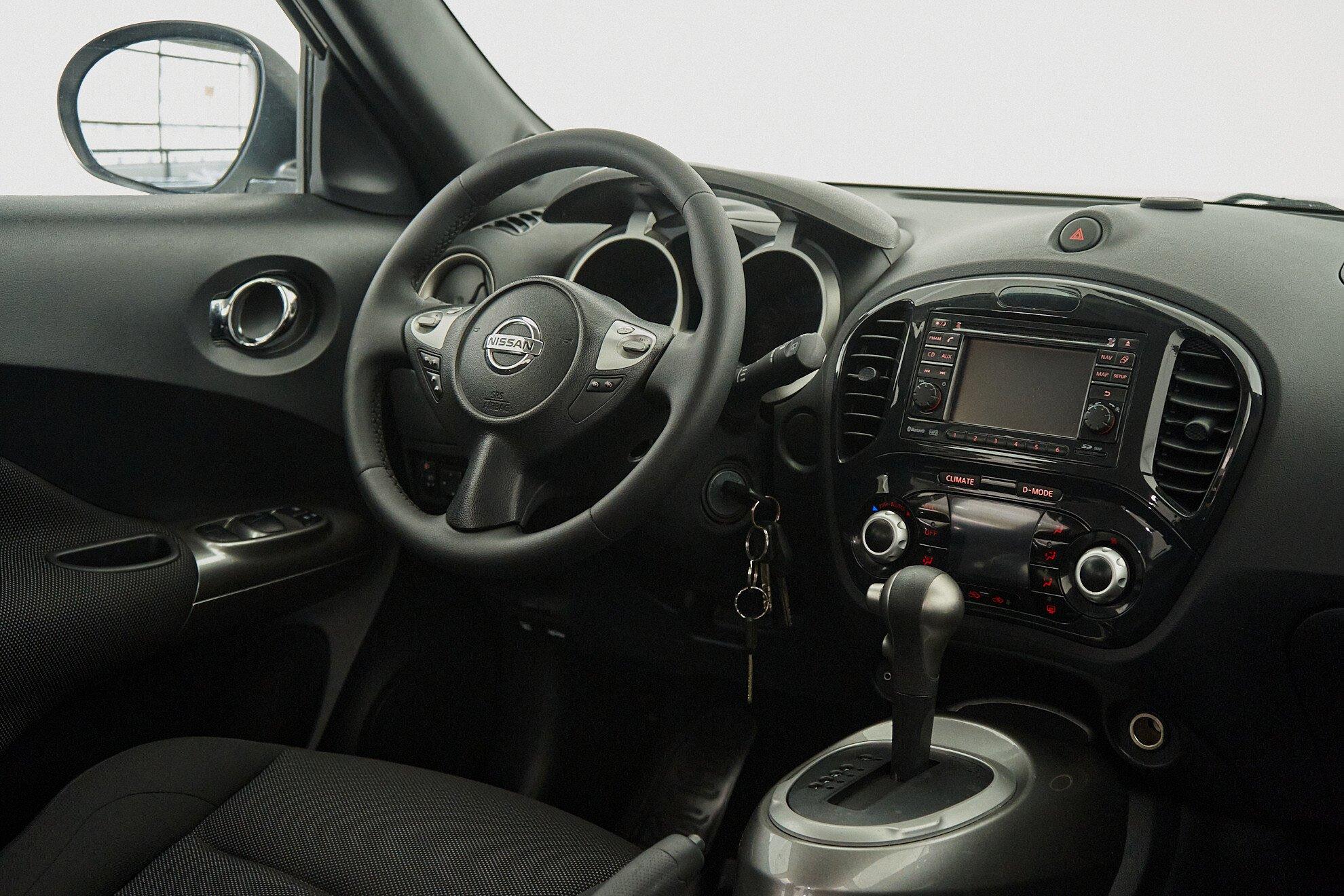 Nissan Juke 2012, белый