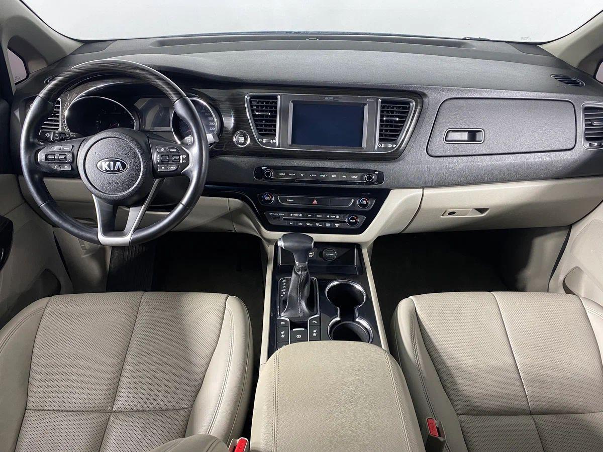 Kia Carnival 2018, серый