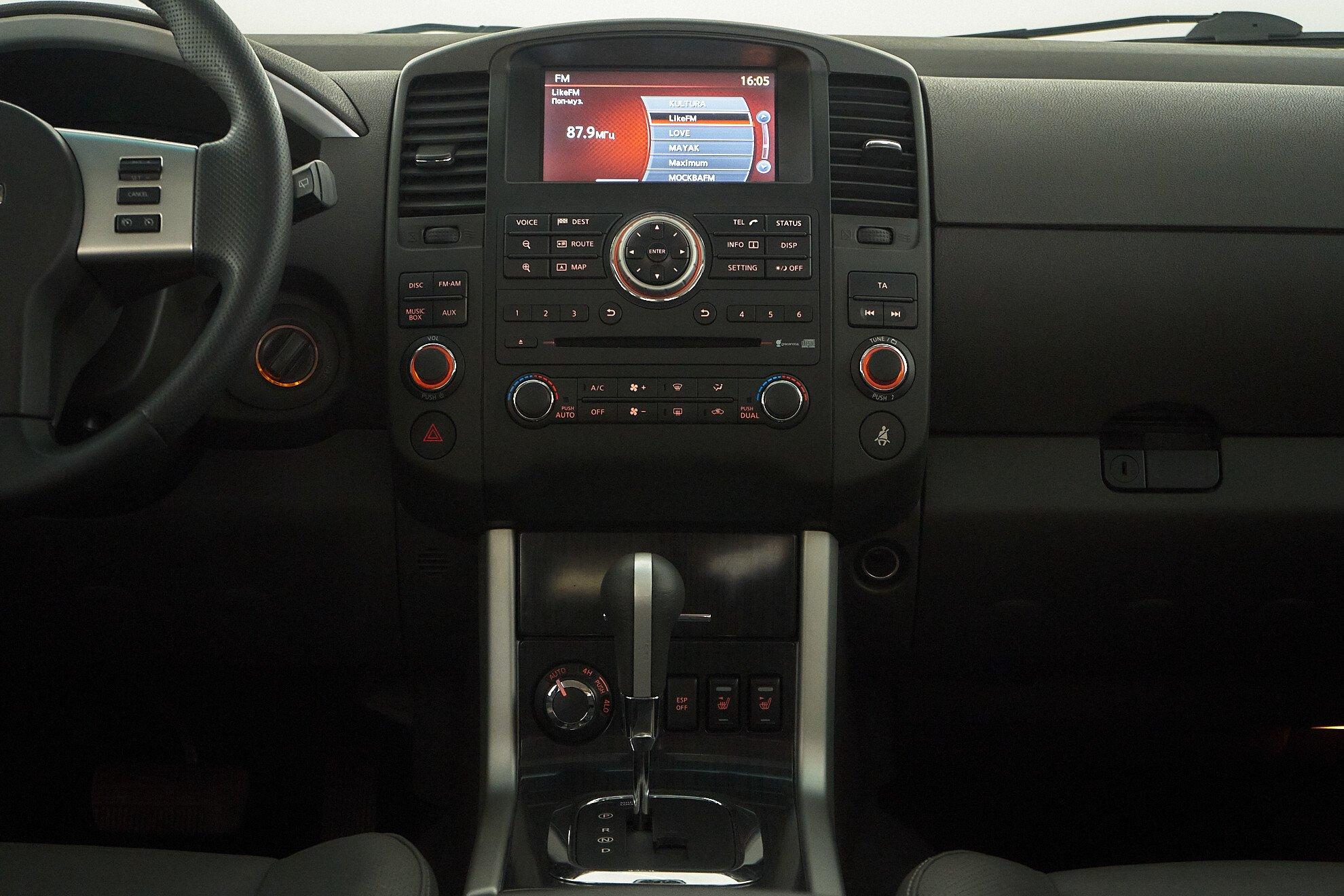 Nissan Pathfinder 2012, черный