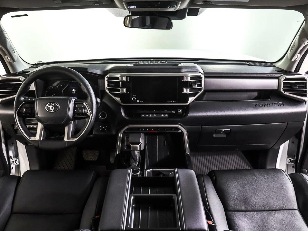 Toyota Tundra 2024, белый