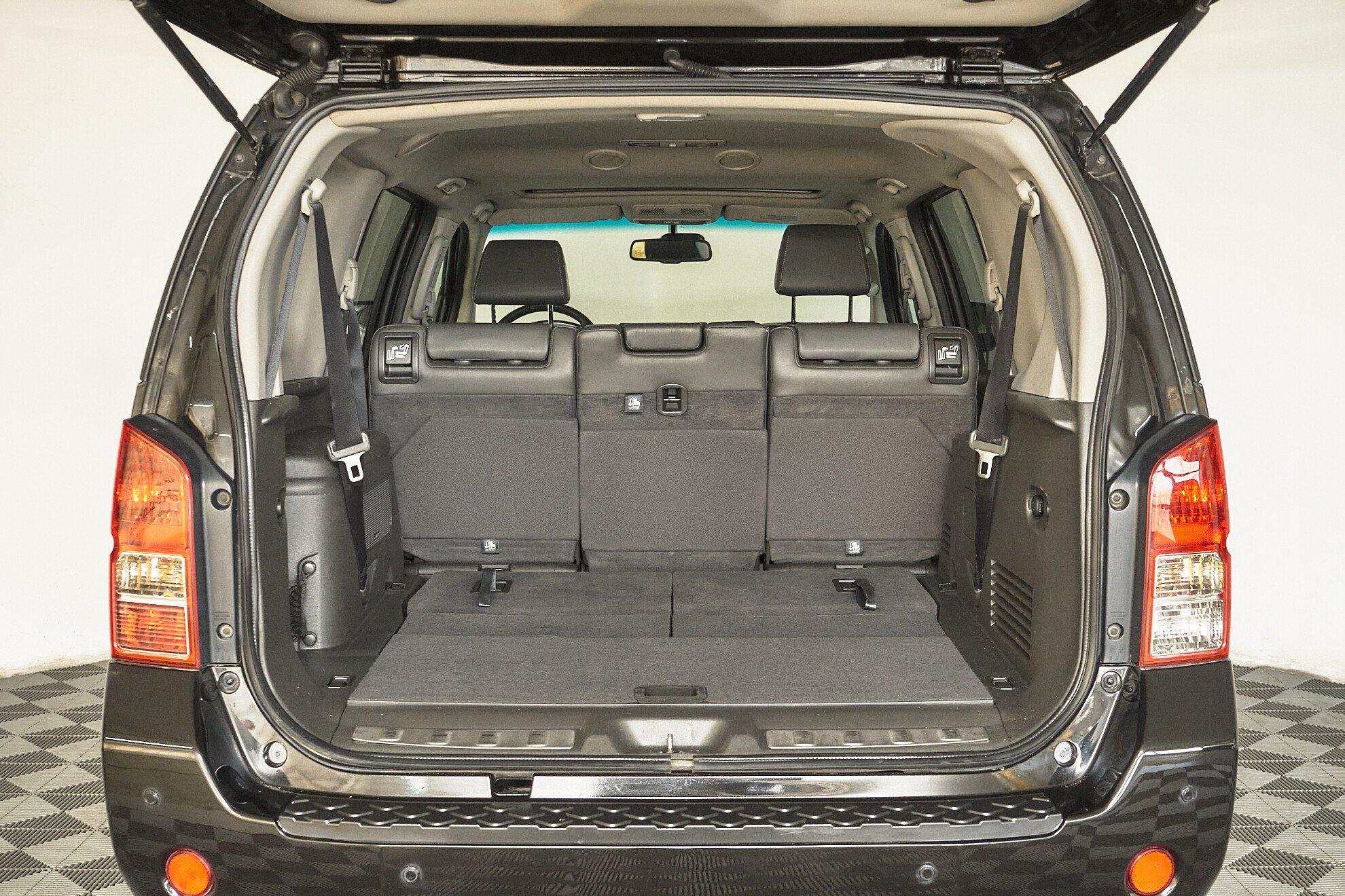 Nissan Pathfinder 2012, черный