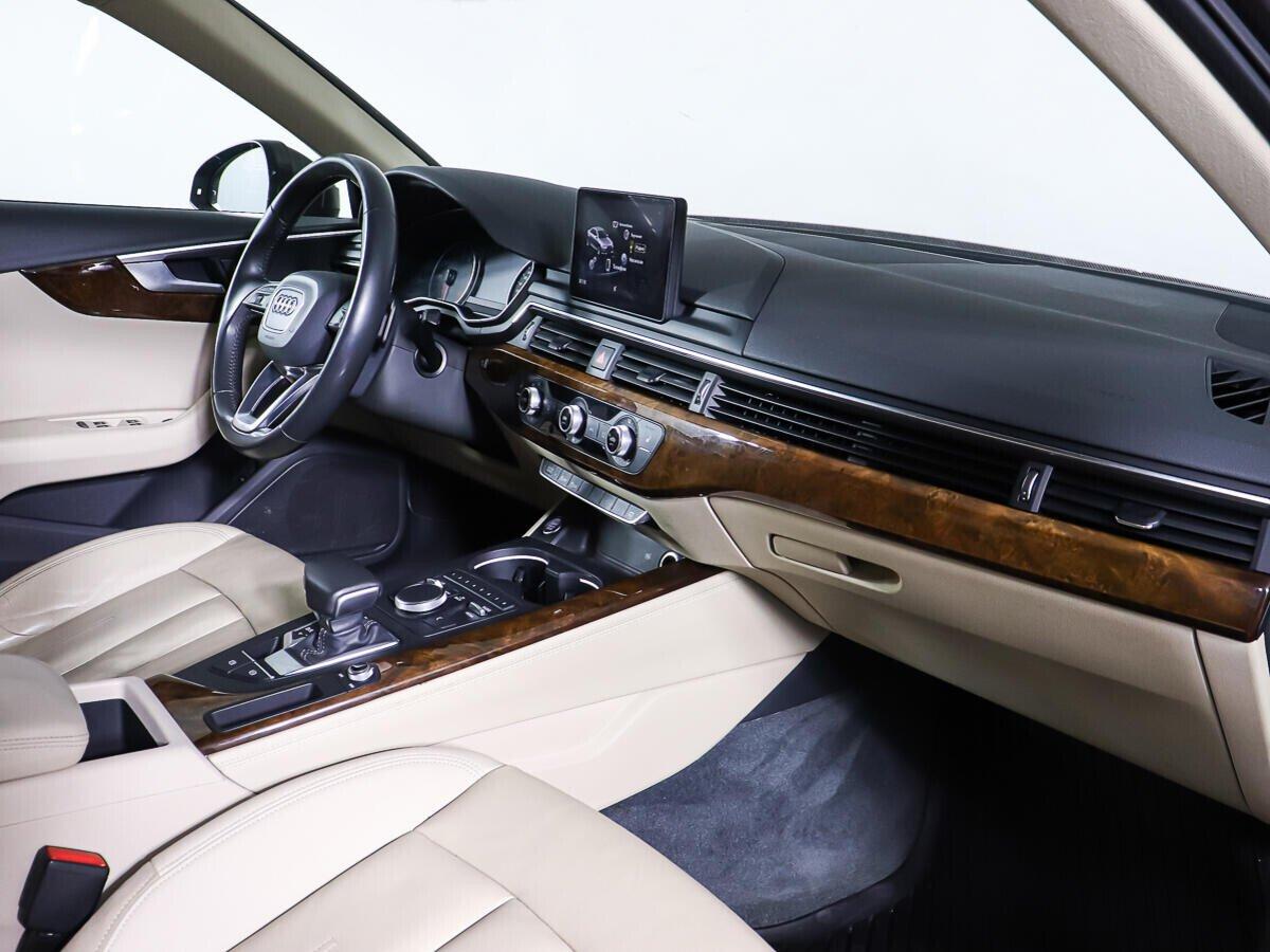 Audi A4 2018, коричневый