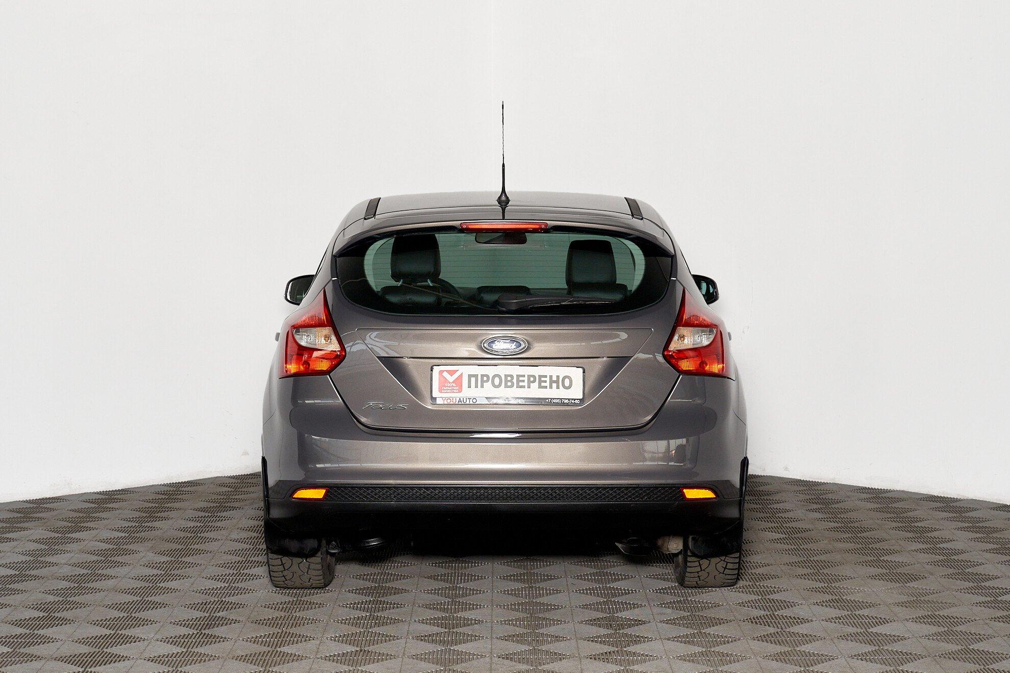 Ford Focus 2015, серый