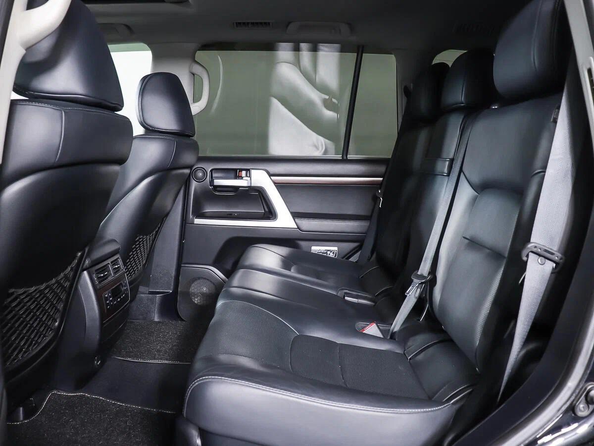 Toyota Land Cruiser 2016, черный