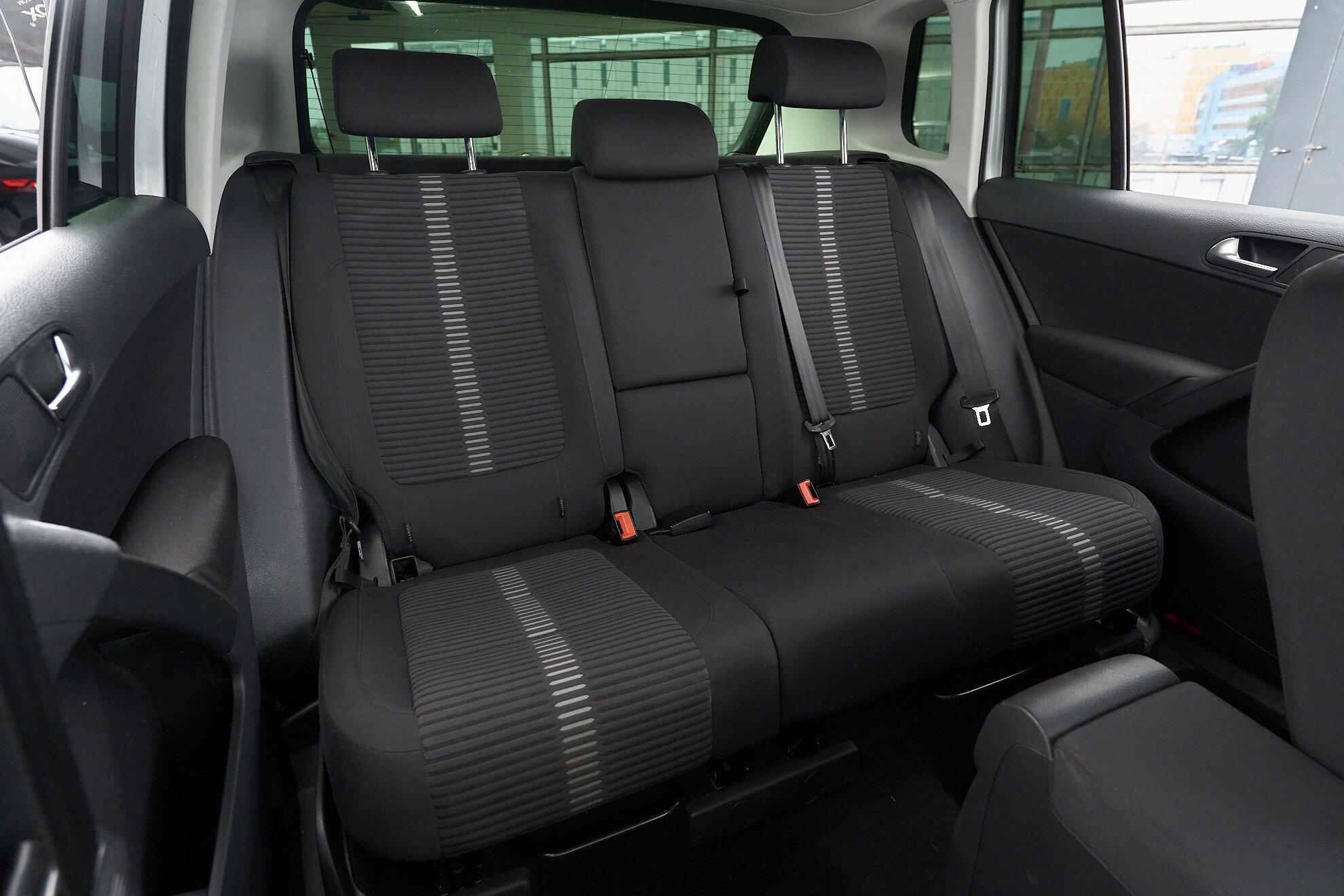 Volkswagen Tiguan 2011, серебряный