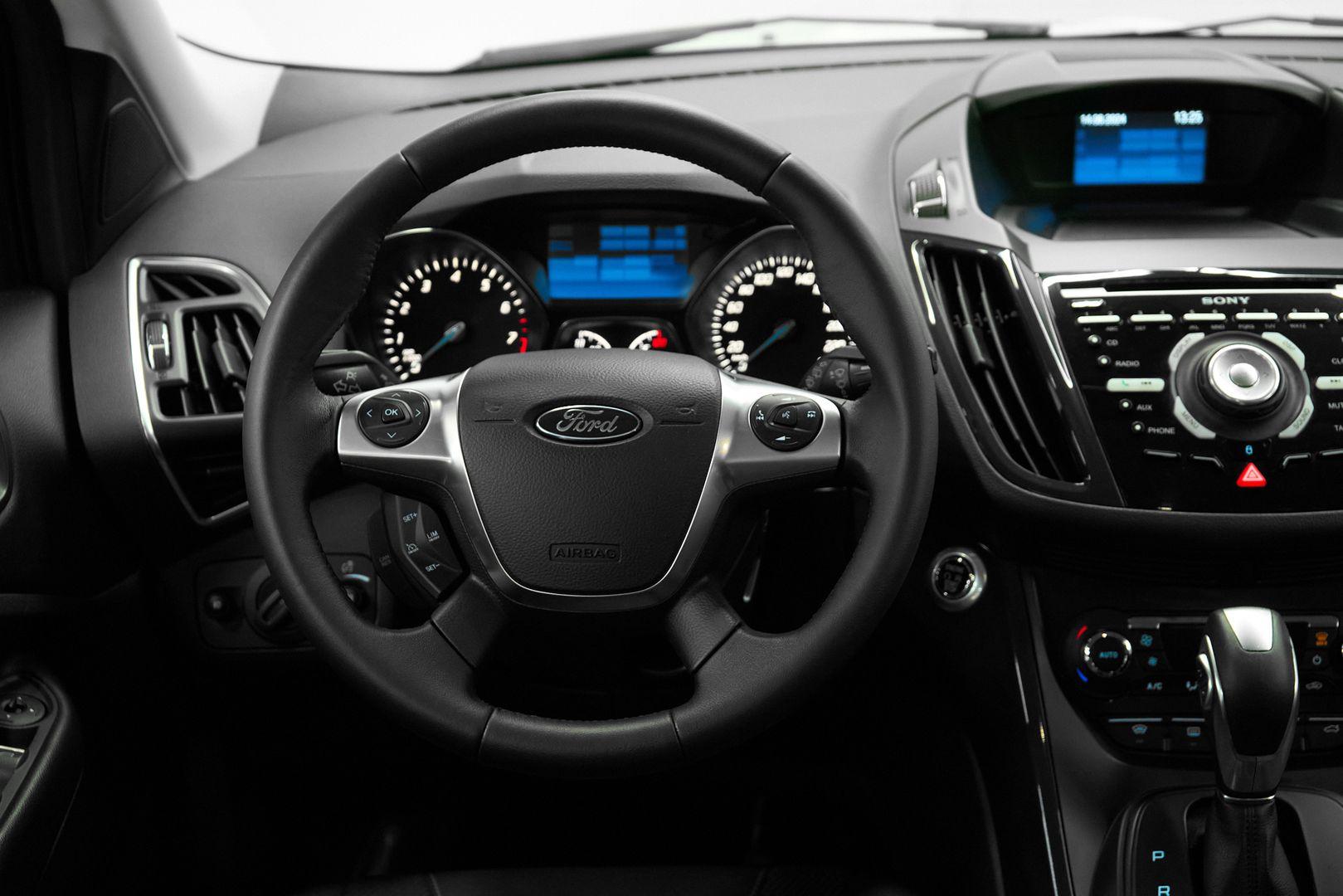Ford Kuga 2015, белый