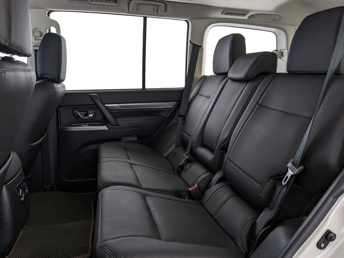 Mitsubishi Pajero 2018, белый