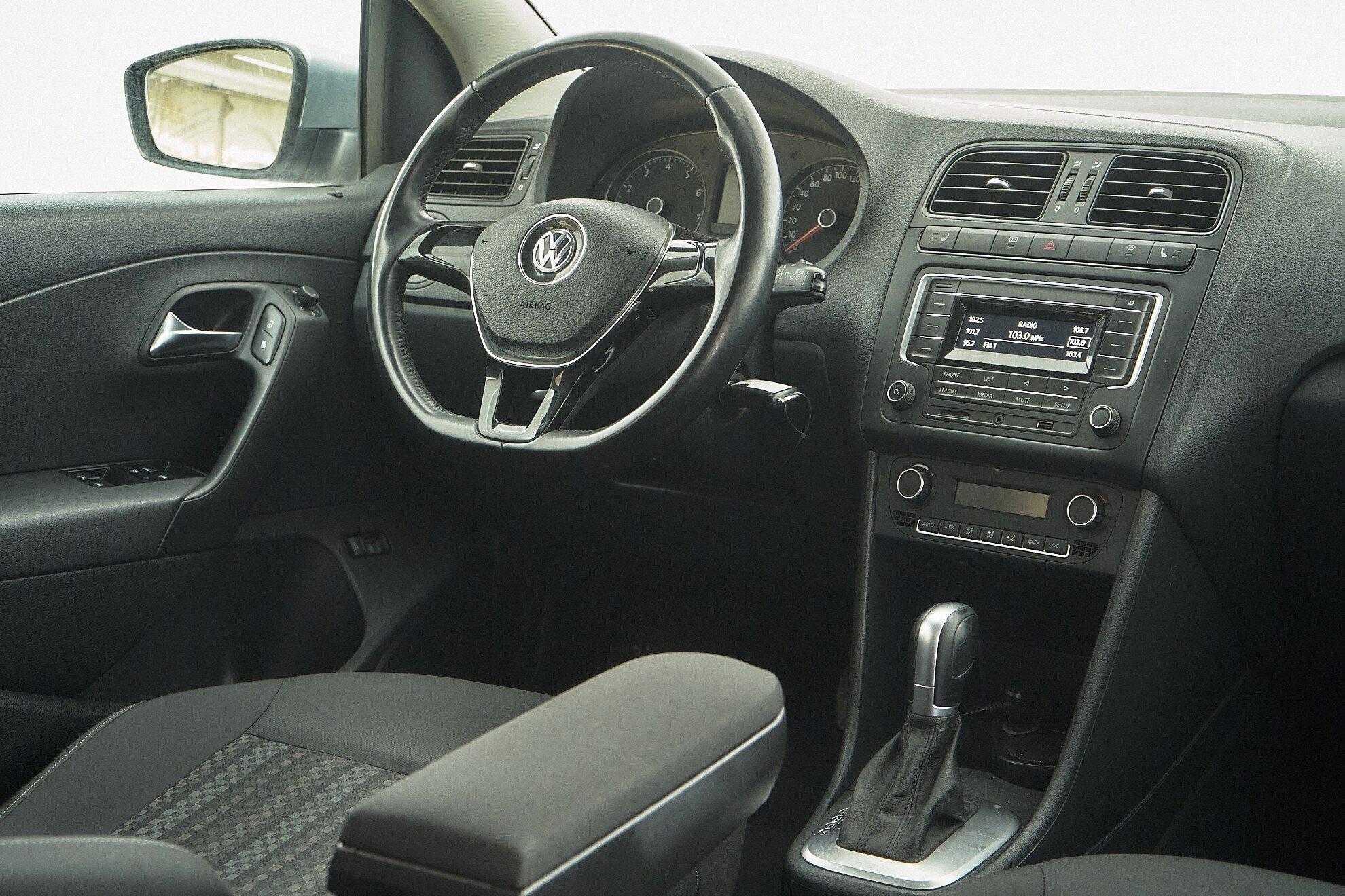 Volkswagen Polo 2019, серебряный