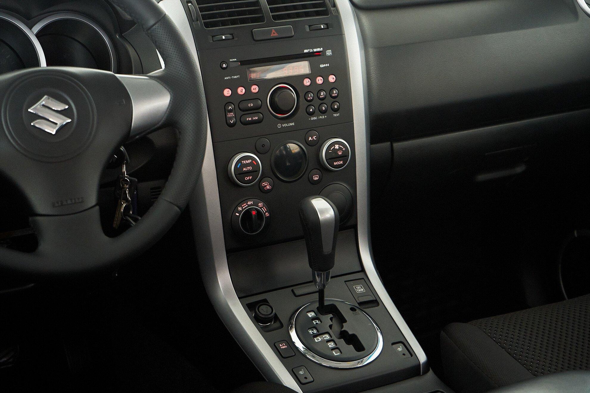 Suzuki Grand Vitara 2011, черный