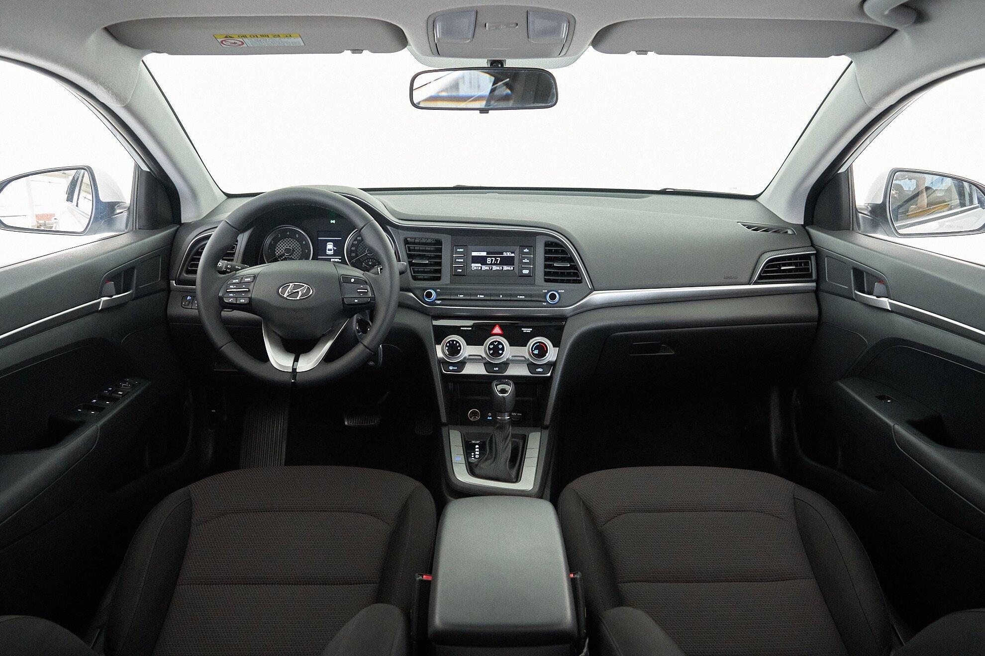 Hyundai Avante 2019, белый