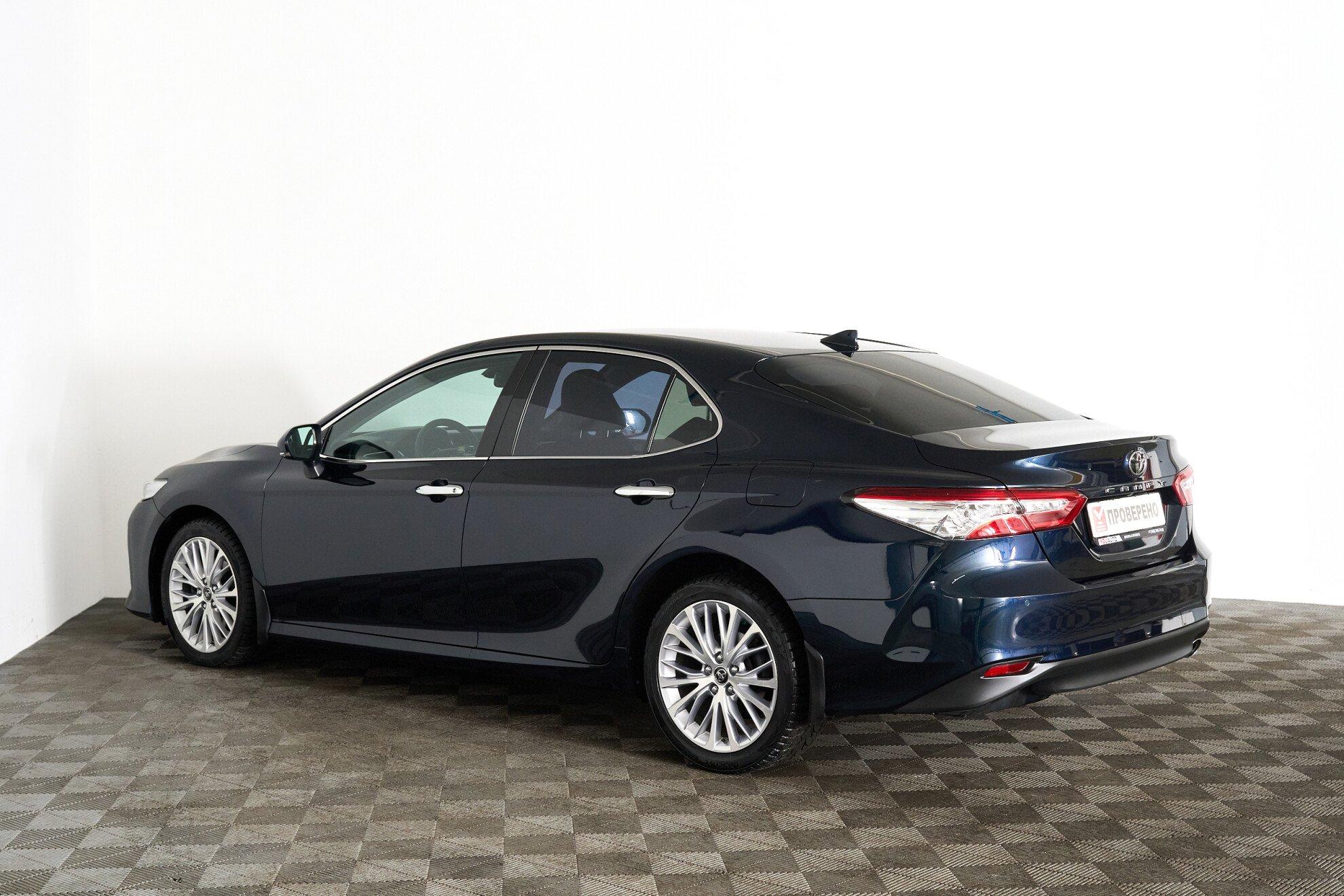 Toyota Camry 2019, синий