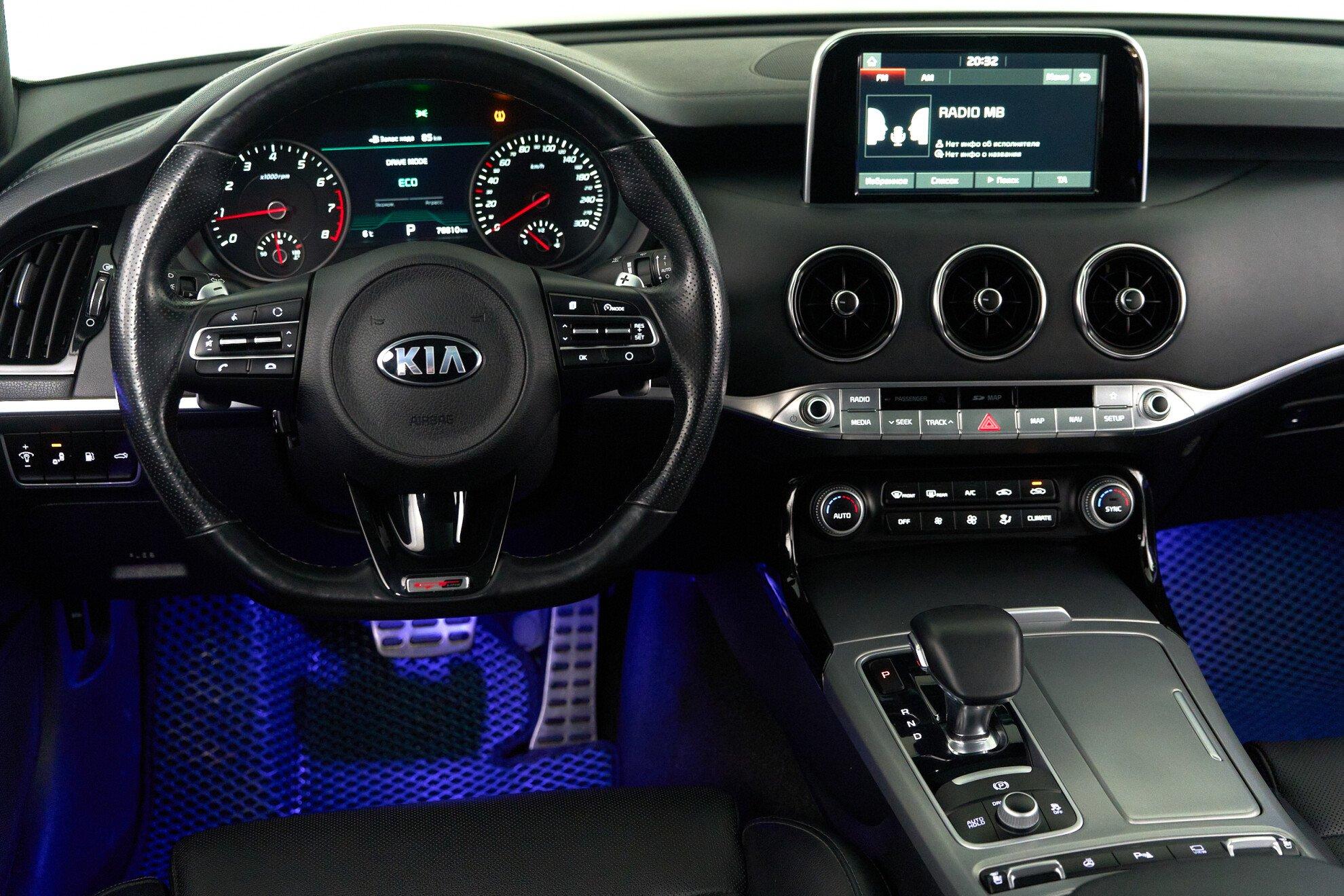 Kia Stinger 2019, синий