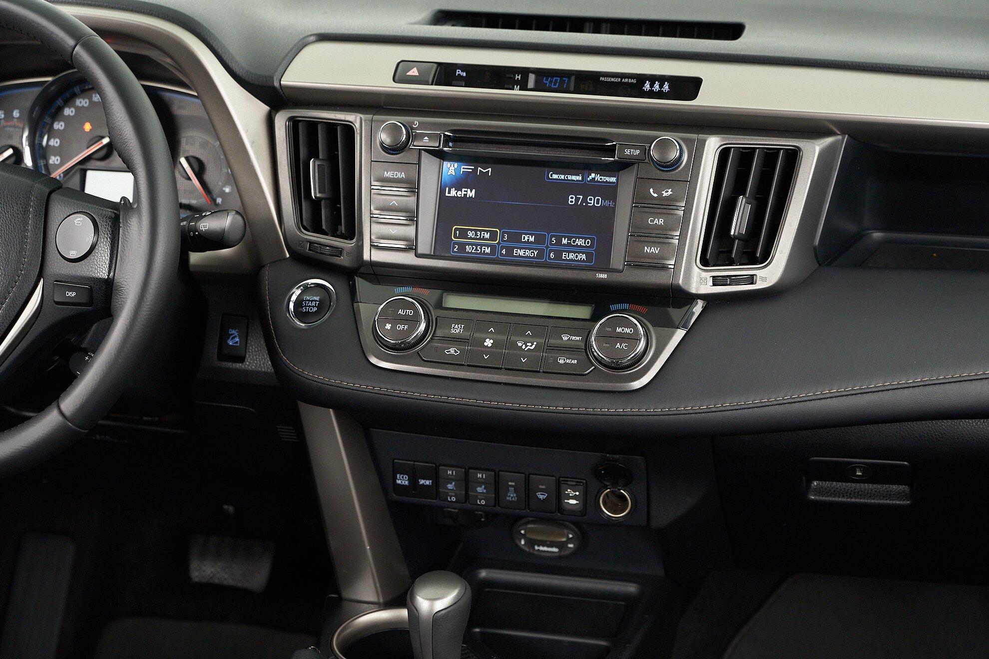 Toyota RAV4 2013, белый