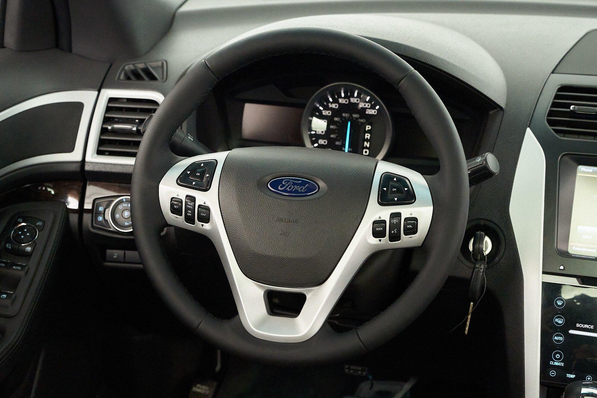 Ford Explorer 2014, черный