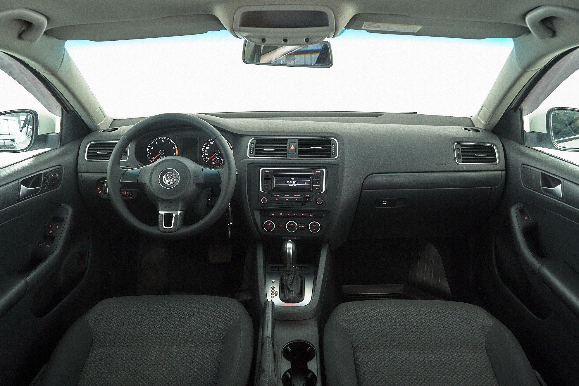 Volkswagen Jetta 2014, белый