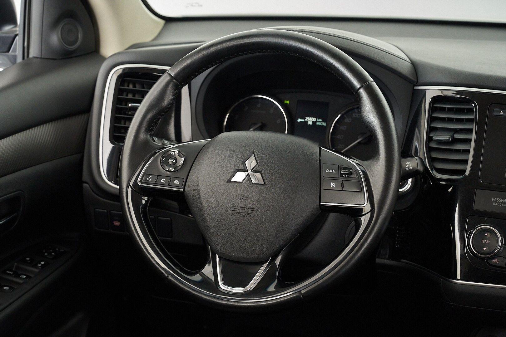 Mitsubishi Outlander 2017, белый