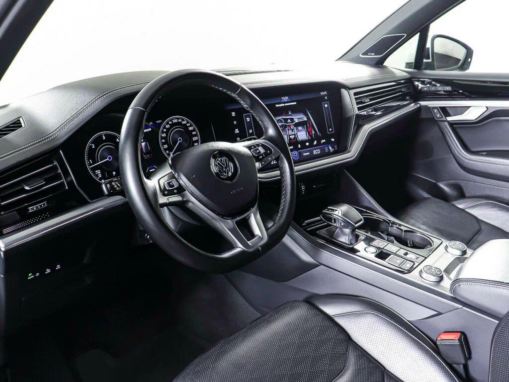 Volkswagen Touareg 2020, белый