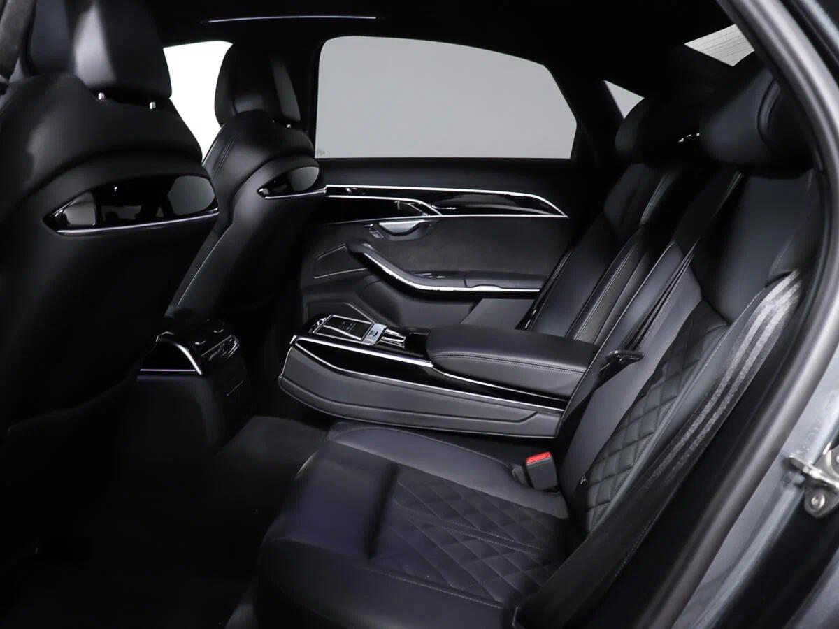 Audi A8 2020, серый