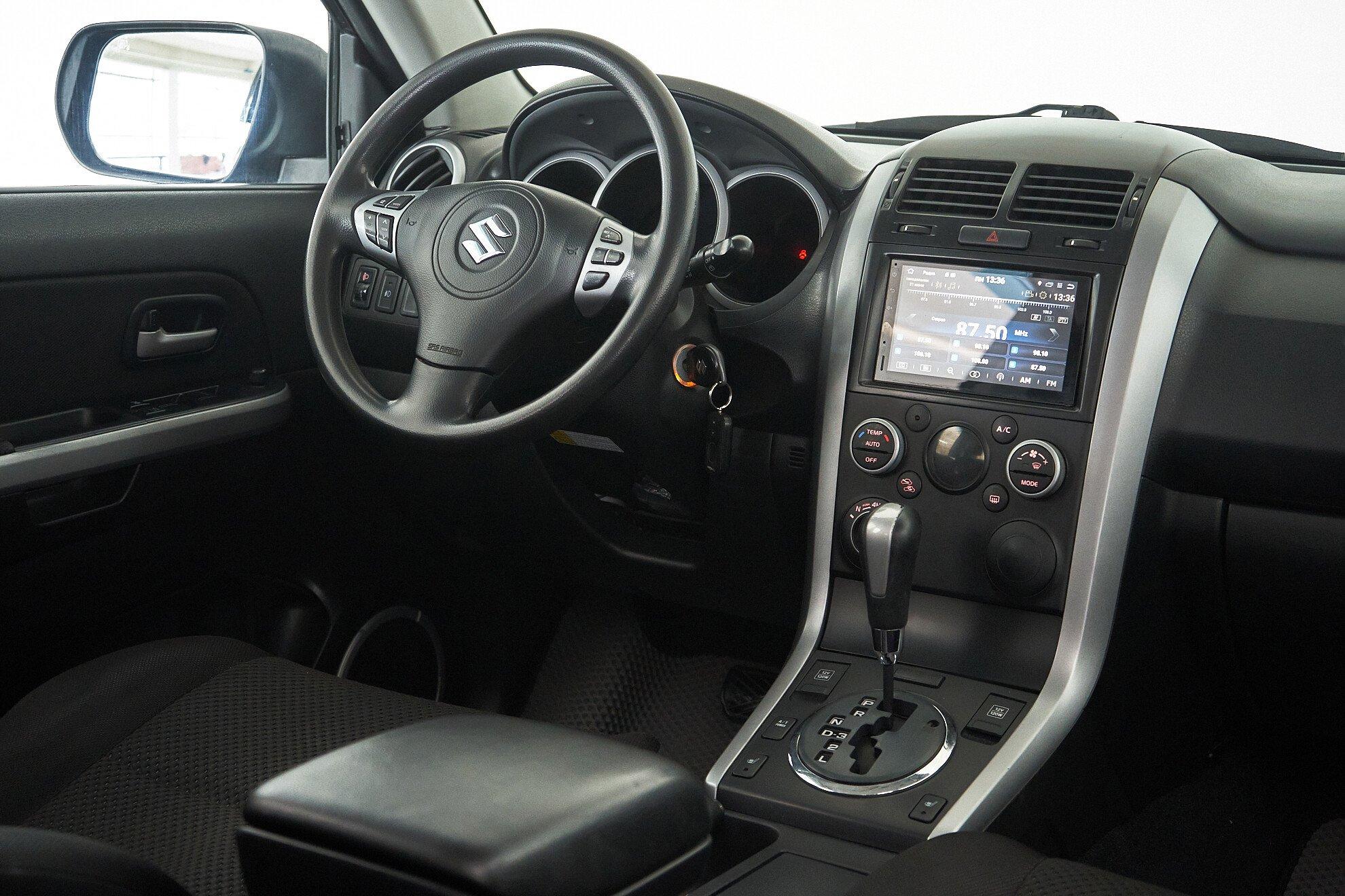 Suzuki Grand Vitara 2011, черный