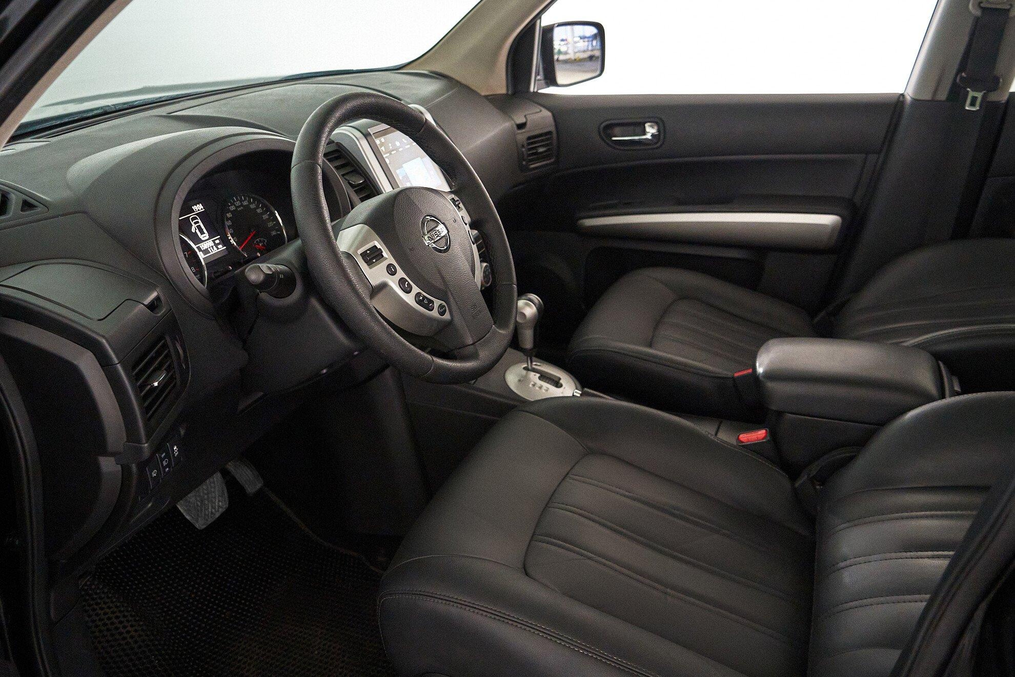 Nissan X-Trail 2011, черный
