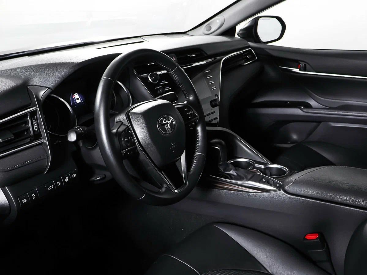 Toyota Camry 2019, коричневый