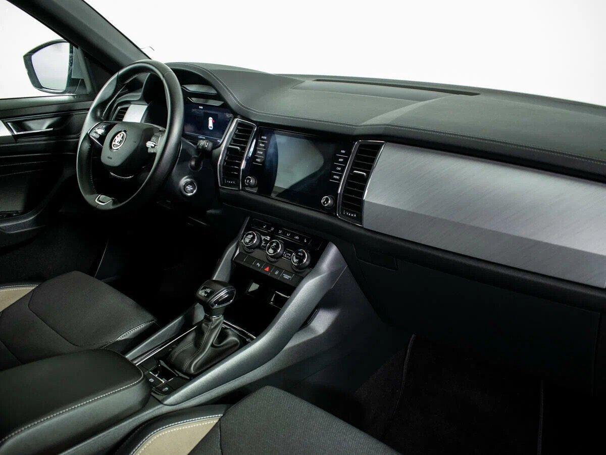 Skoda Kodiaq 2022, серый