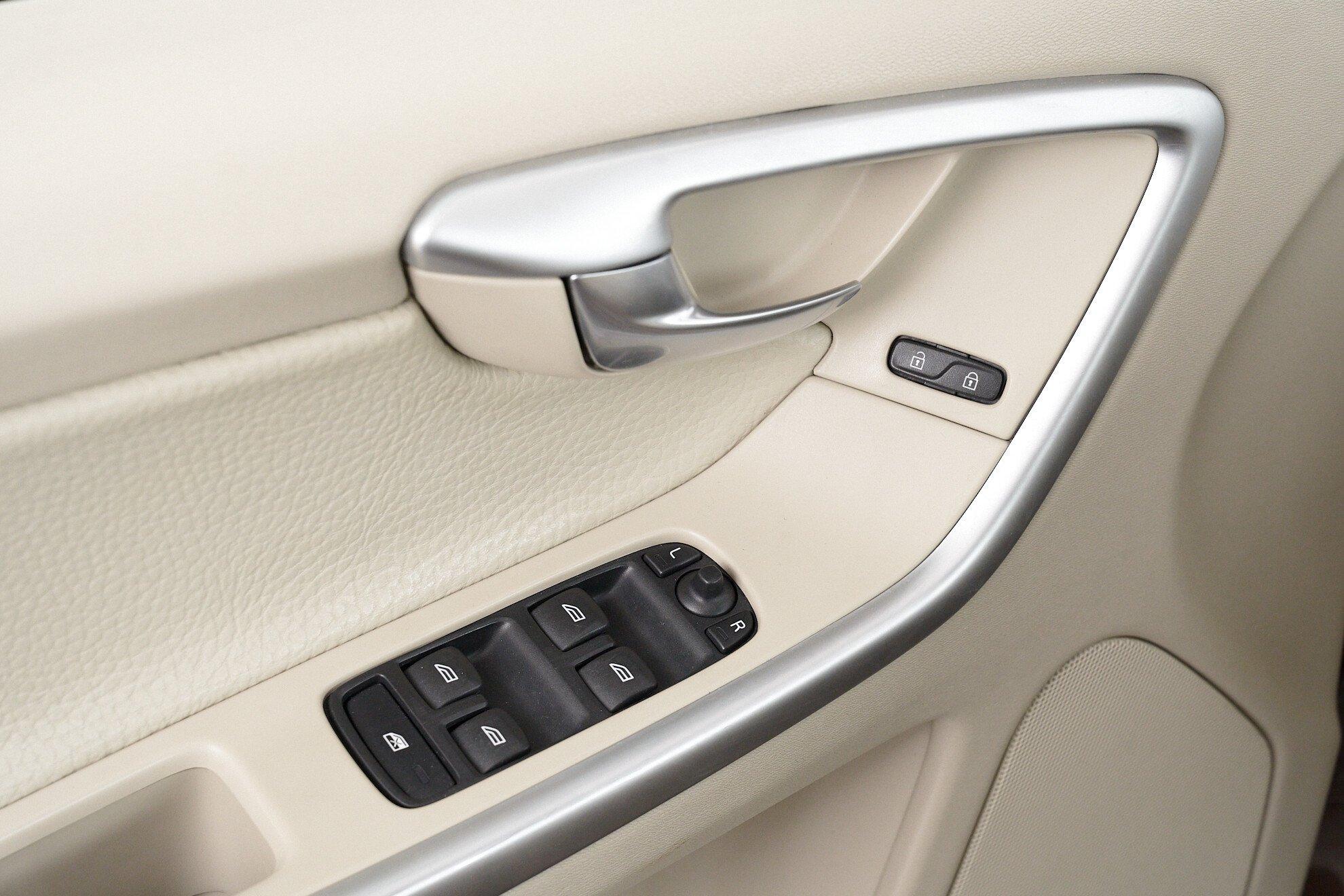 Volvo XC60 2010, коричневый