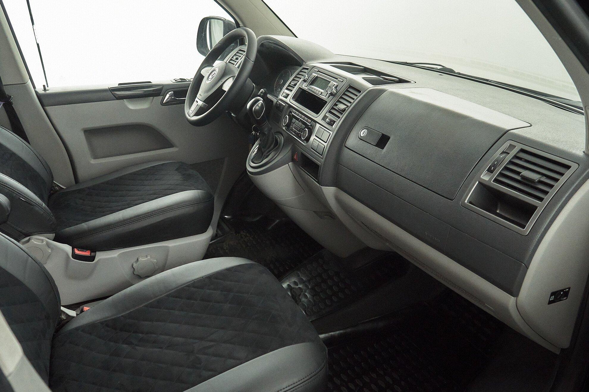 Volkswagen Caravelle 2011, черный