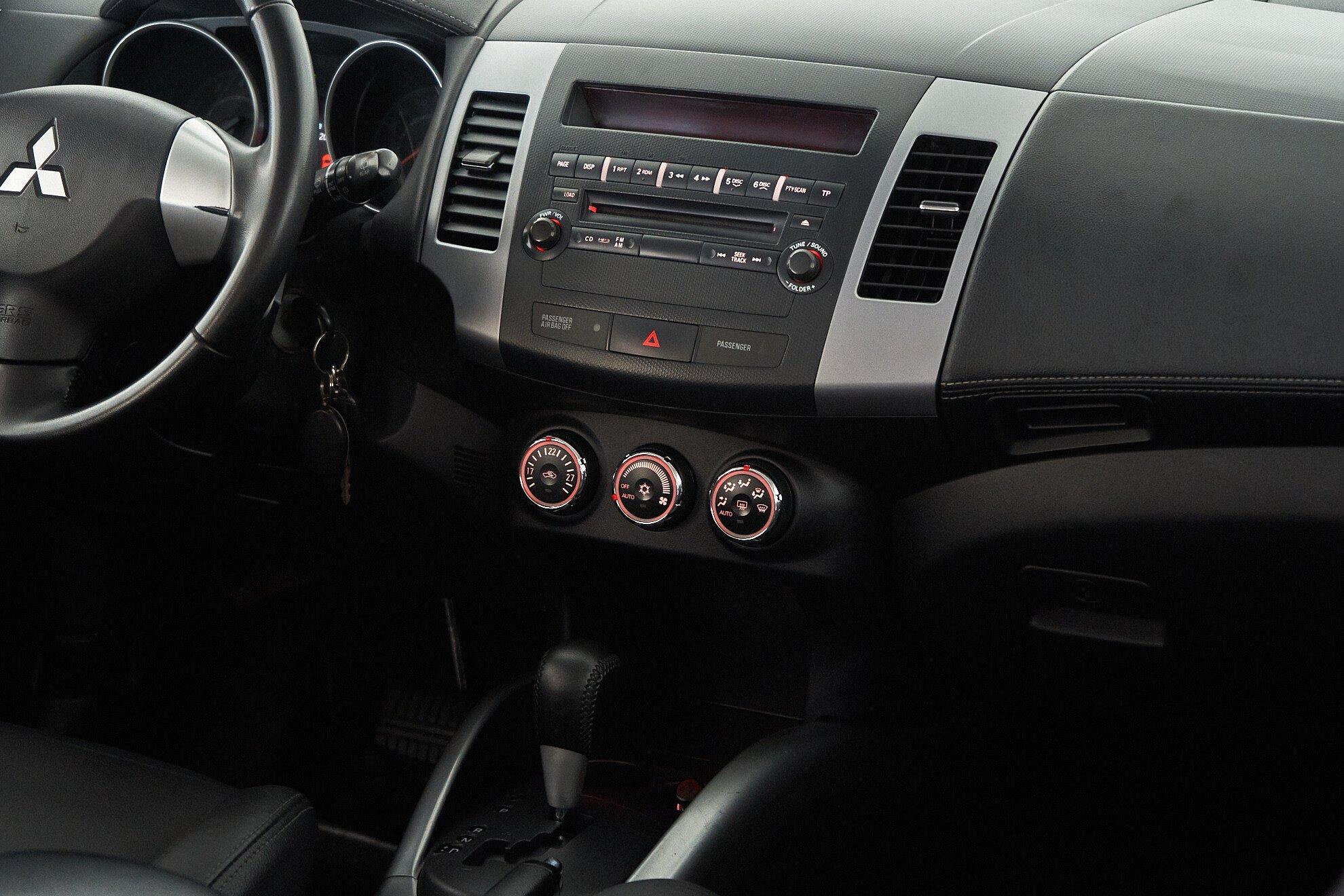 Mitsubishi Outlander 2011, коричневый