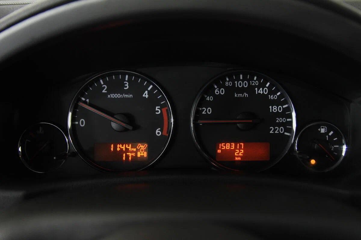 Nissan Pathfinder 2011, белый