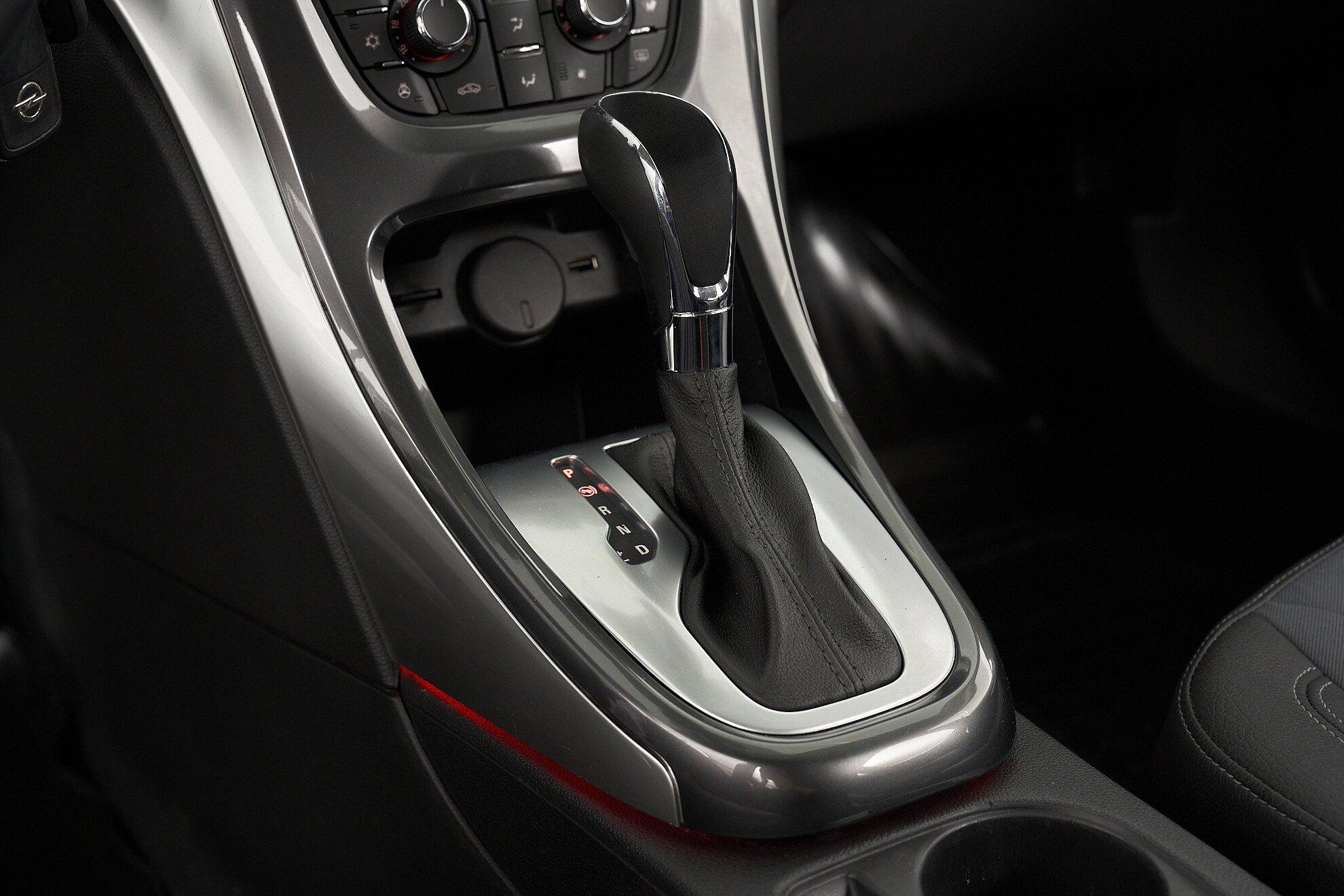 Opel Astra 2013, серый