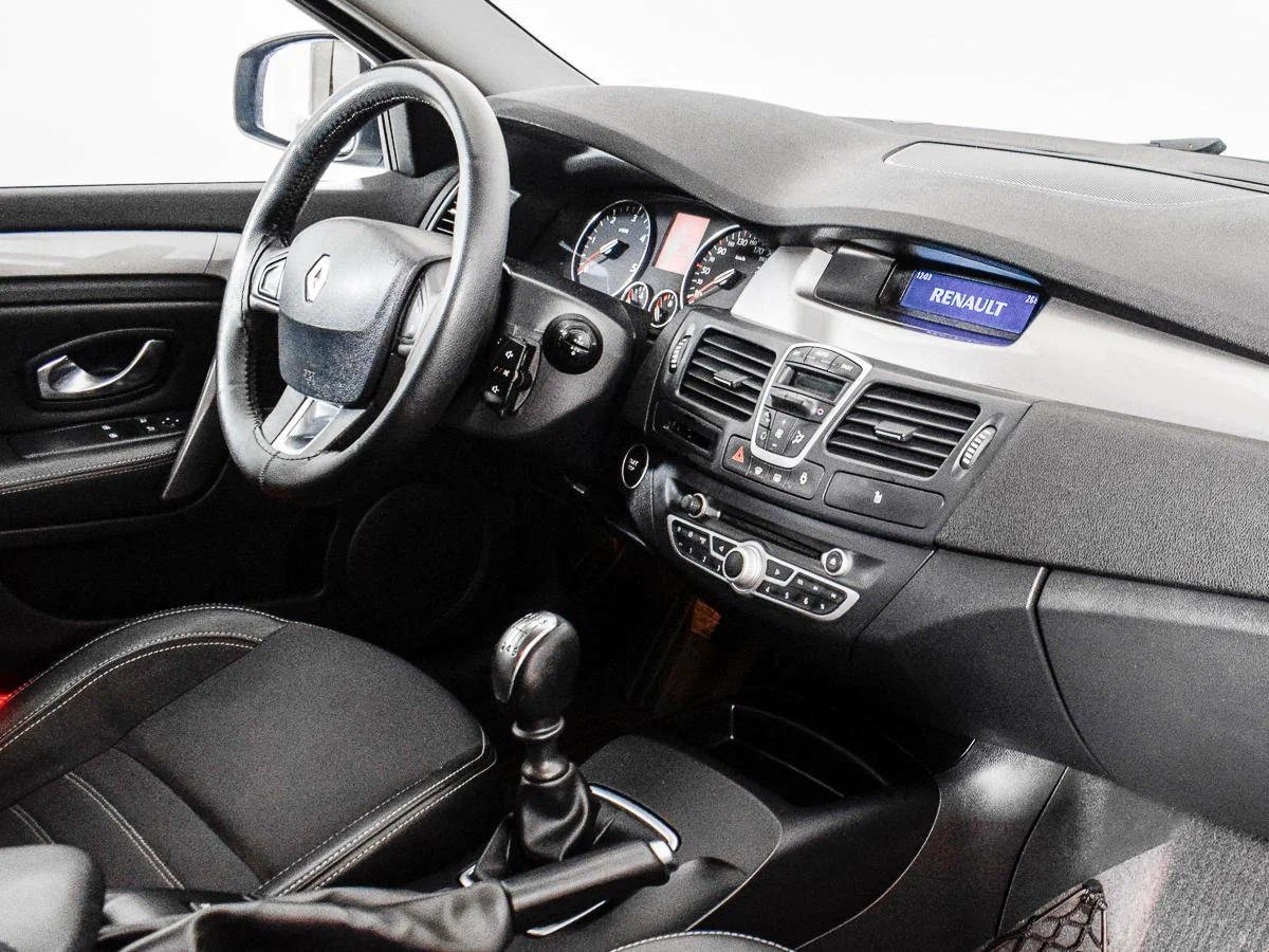 Renault Laguna 2012, белый