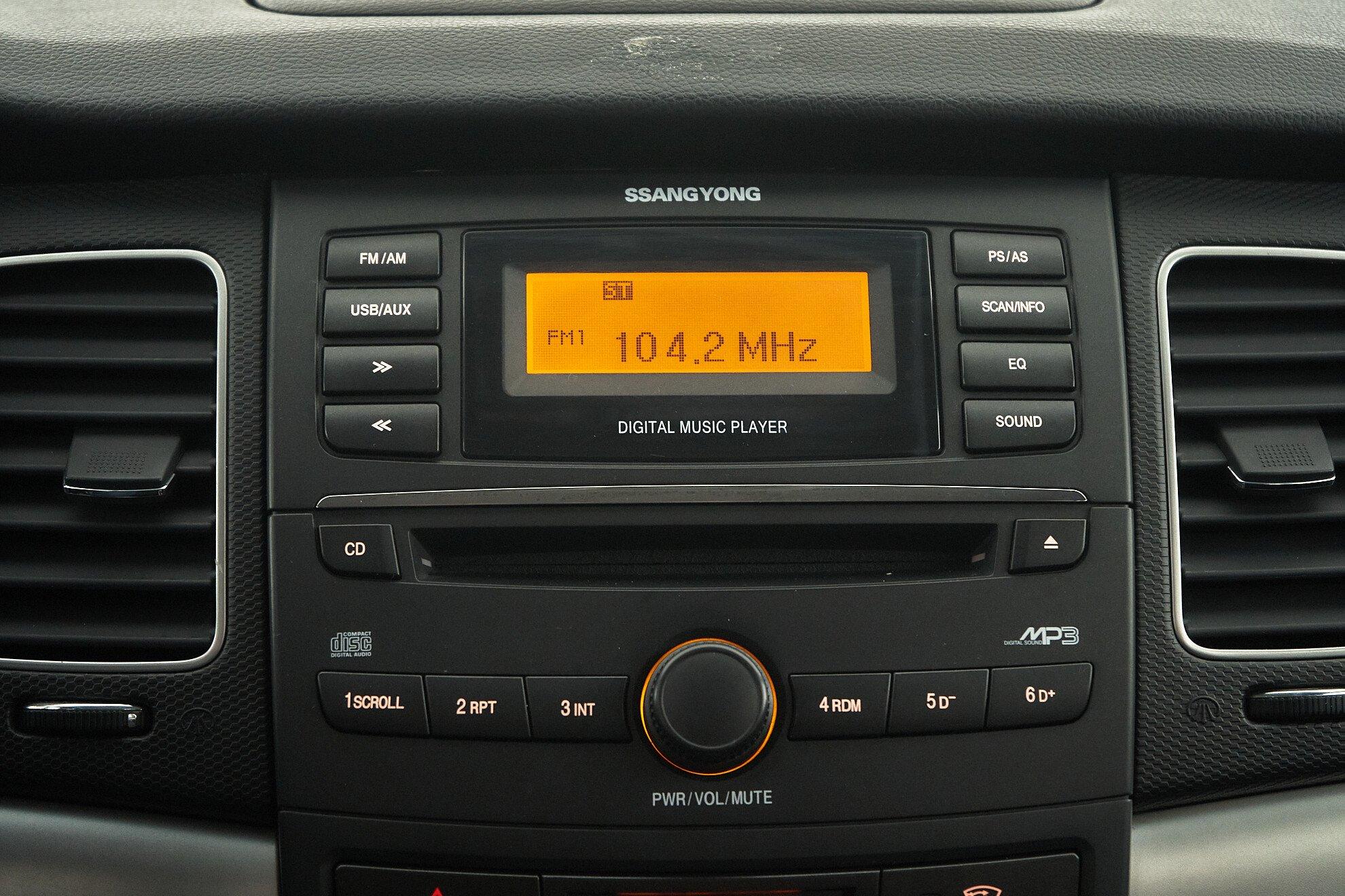 SsangYong Actyon 2012, серебряный
