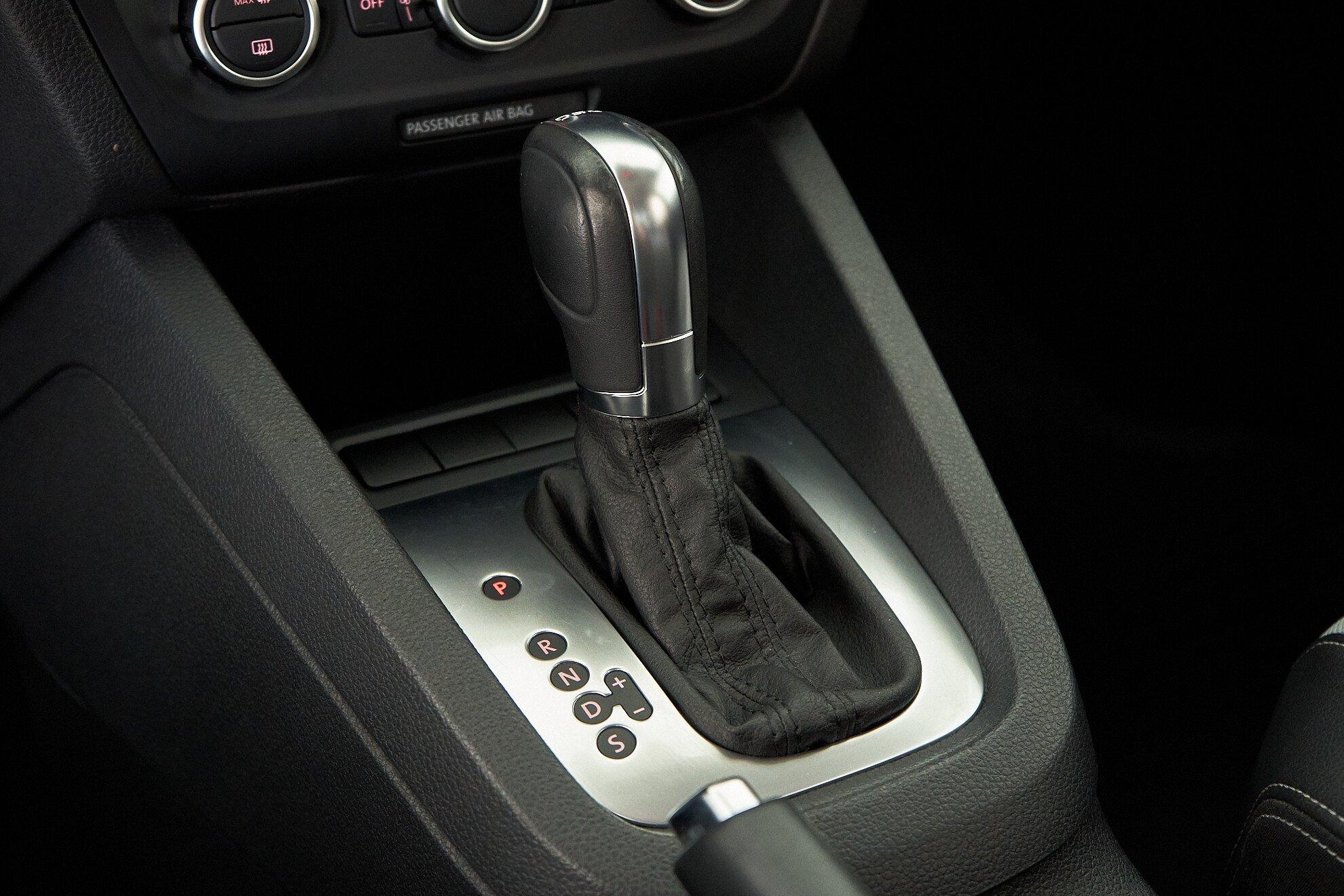 Volkswagen Jetta 2014, белый