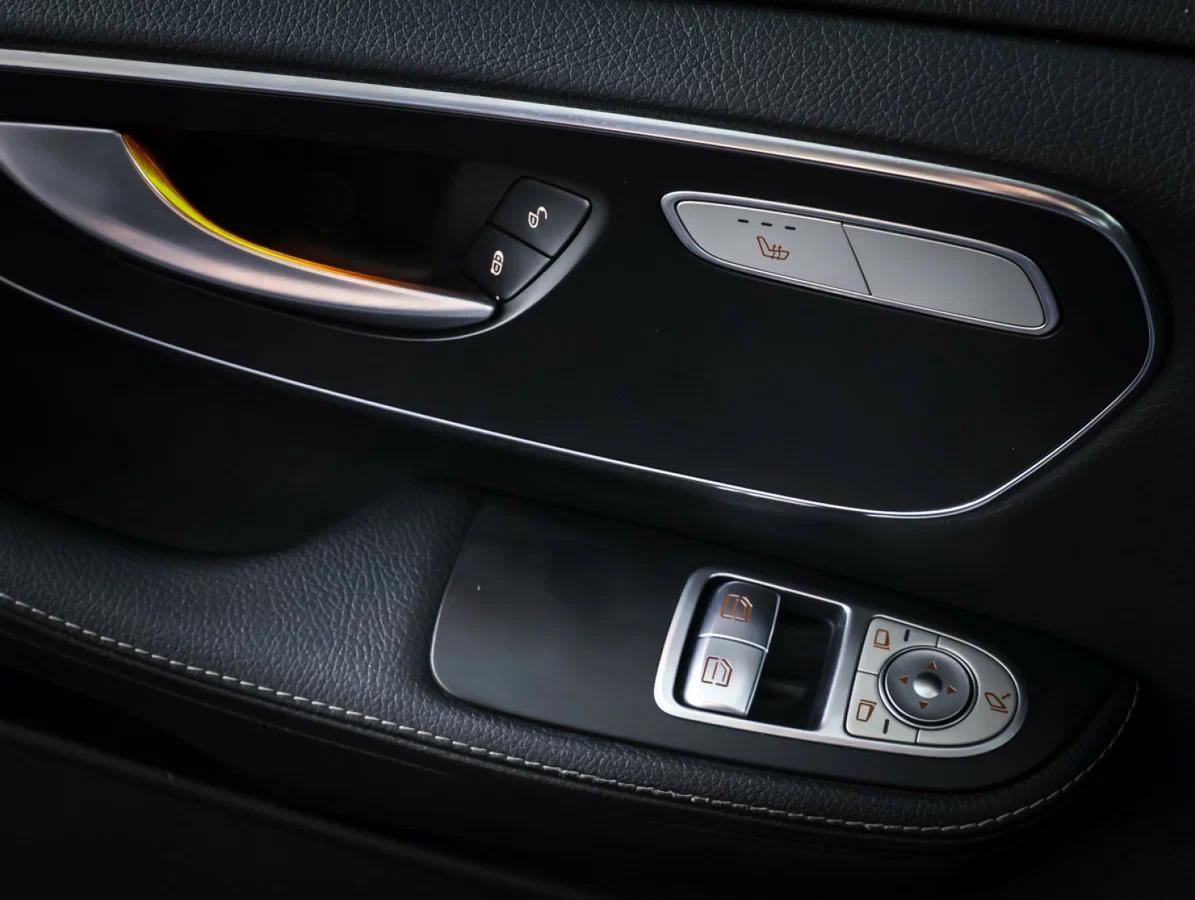Mercedes-Benz V-Класс 2015, черный